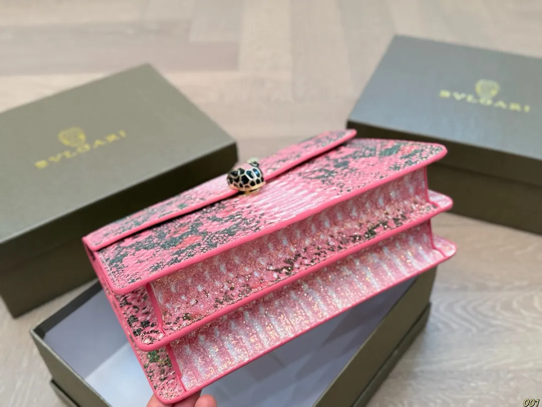 &yen;140配盒 宝格丽 Bvlgari蛇头包 ⚠️顶级原单 不愧是开挂般的存在 包身轻便 百搭 给予满满的高级感 尺寸25 17