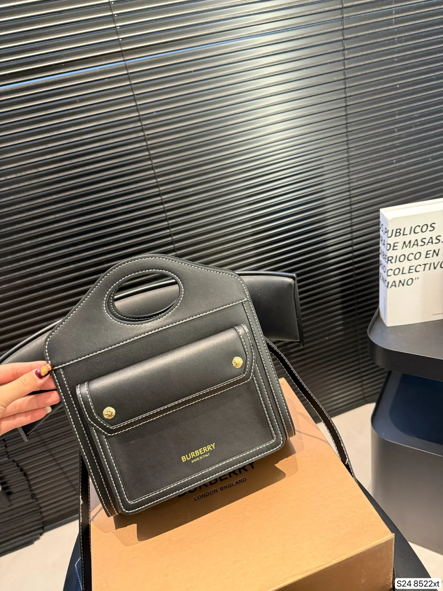 P170配折叠盒 Burberry口袋包黑色 帆布包 pocket 自带vintage气质。 尺寸23 22 货号8522