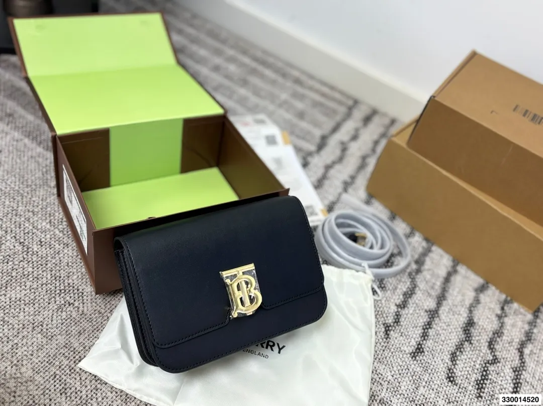 p170 配礼盒 Burberry巴宝莉TB金扣豆腐包 白色超美太适合春夏了 尺寸22.15