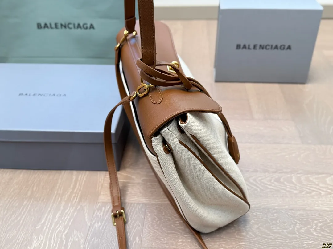 ¥175/¥170配盒 Balenciaga巴黎世家新款 任何风格都可轻松驾驭 适合日常 旅游 出行 集美必备 尺寸:36 24/30 20