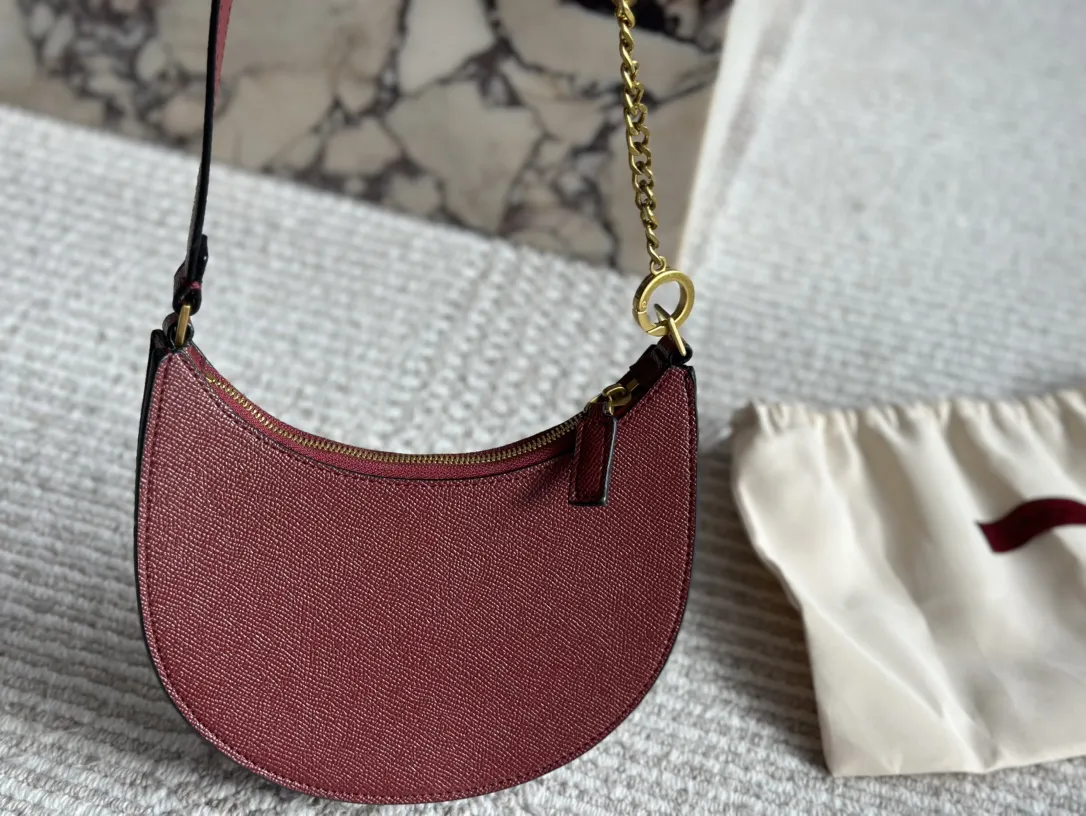 P175 折叠礼盒 Valentino 华伦天奴Loco 绝美仙女必备 也太好看了叭 手提单肩包 解锁时尚魅力 可盐可甜 整条街最靓的女孩 尺寸 20 13cm