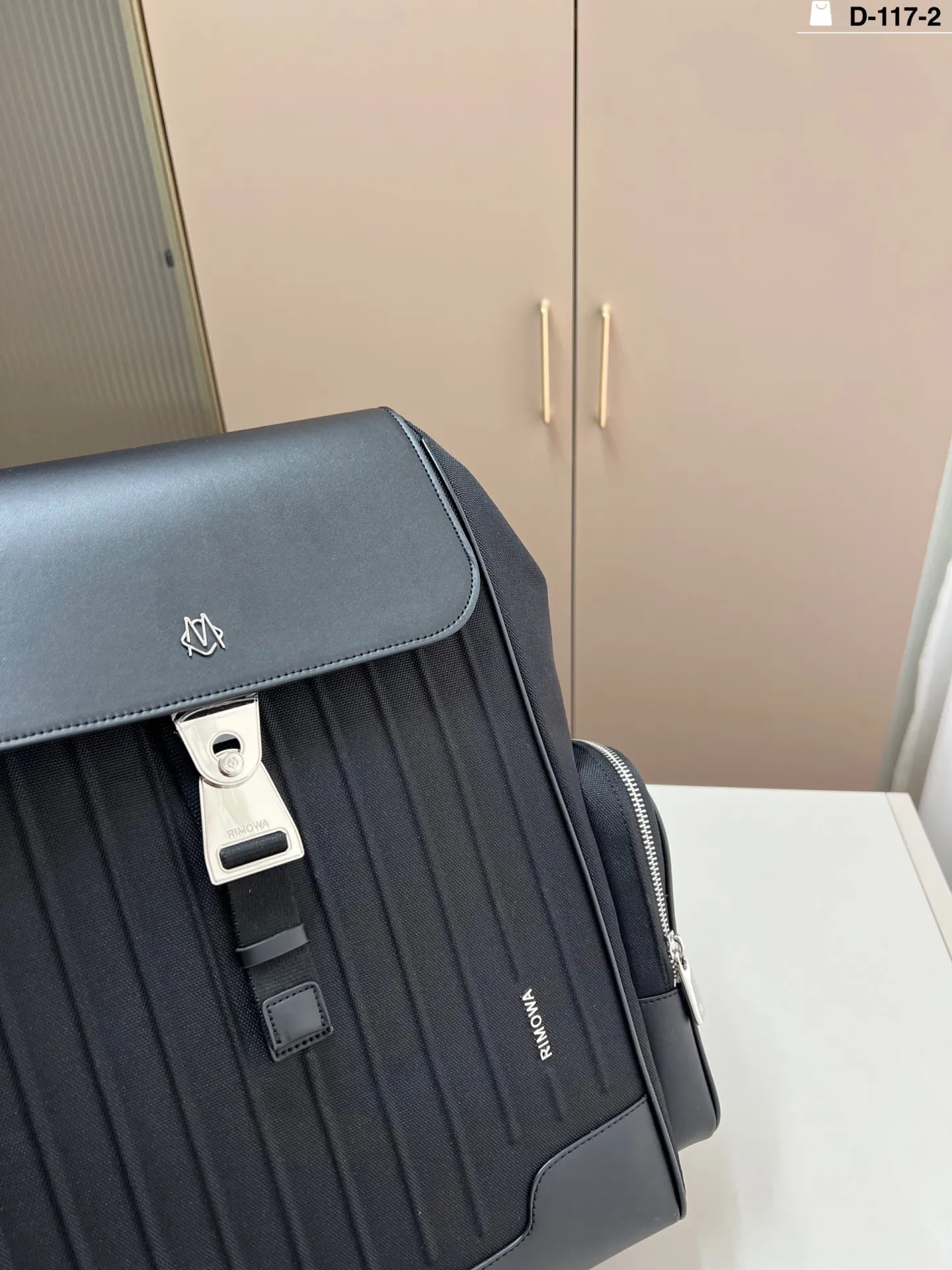 💰p260 日默瓦Rimowa双肩包 全新來自意大利製造的尼龍質地舒適度和手感再度昇華💫性價比更高，適合追求低調而奢華的你D-117-2尺寸30&times;42