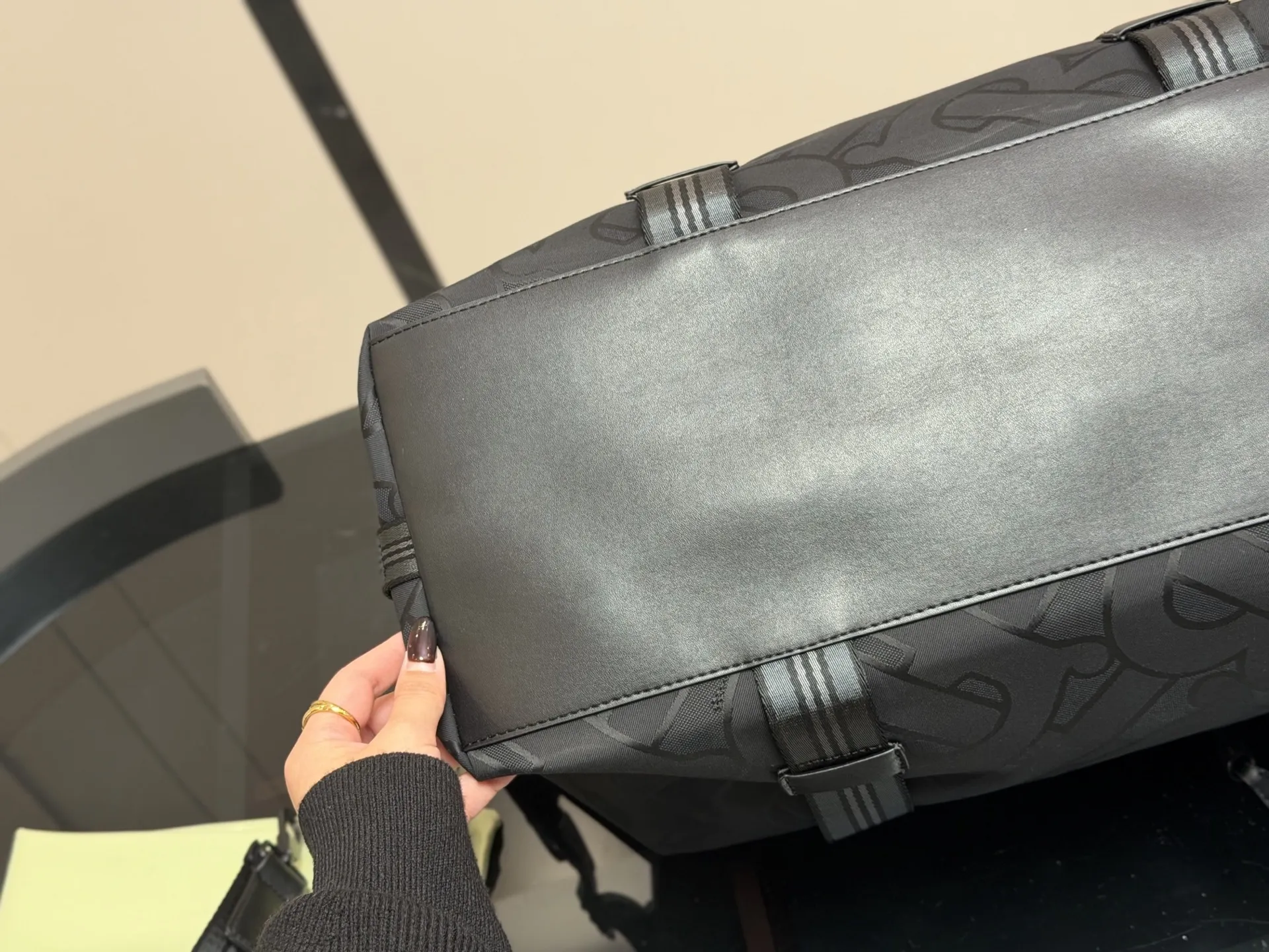 ¥190 巴宝莉 keepall出行必备 旅行袋机场包 手提袋 采用原厂材质 高端货 尺寸: 50cm