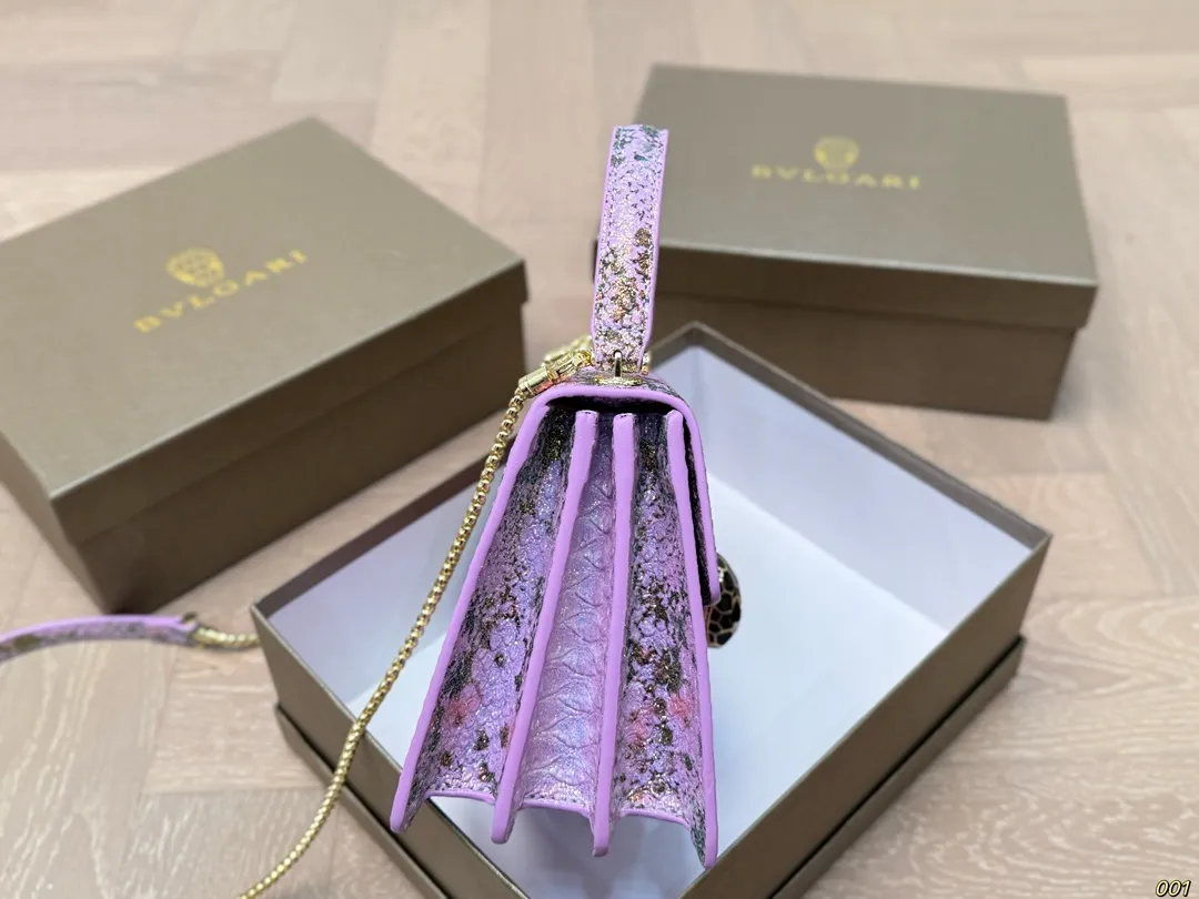 &yen;150配盒 宝格丽 Bvlgari蛇头包 ⚠️顶级原单 不愧是开挂般的存在 包身轻便 百搭 给予满满的高级感 尺寸21 16