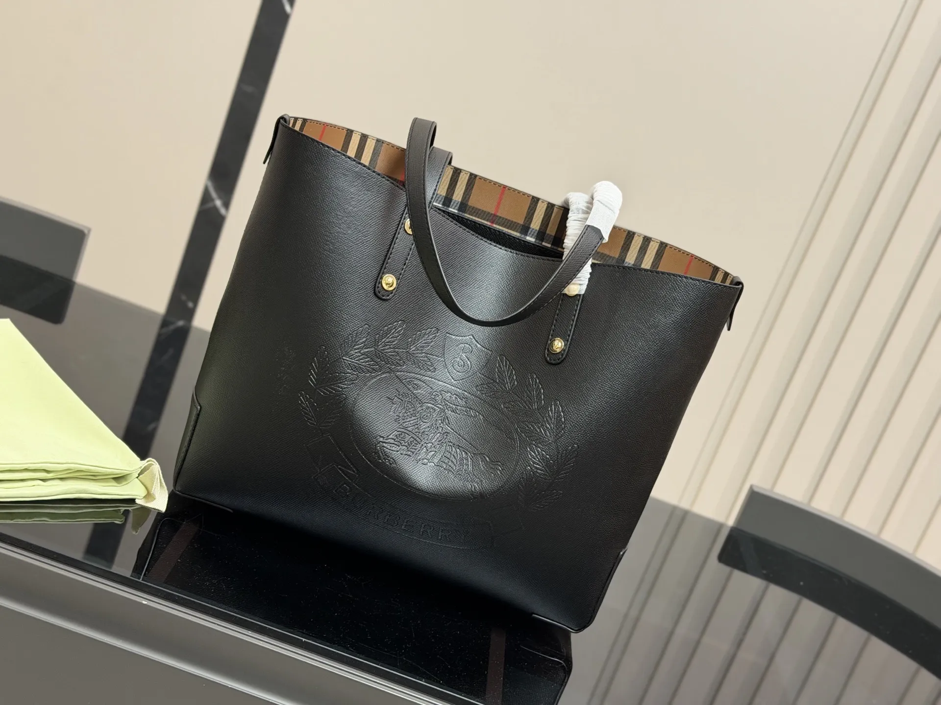 &yen;160 巴宝莉购物袋🛍️ 帆布面料✅ 大容量 满足日常 特别适合宝妈 超级能装! 尺寸: 35.30cm