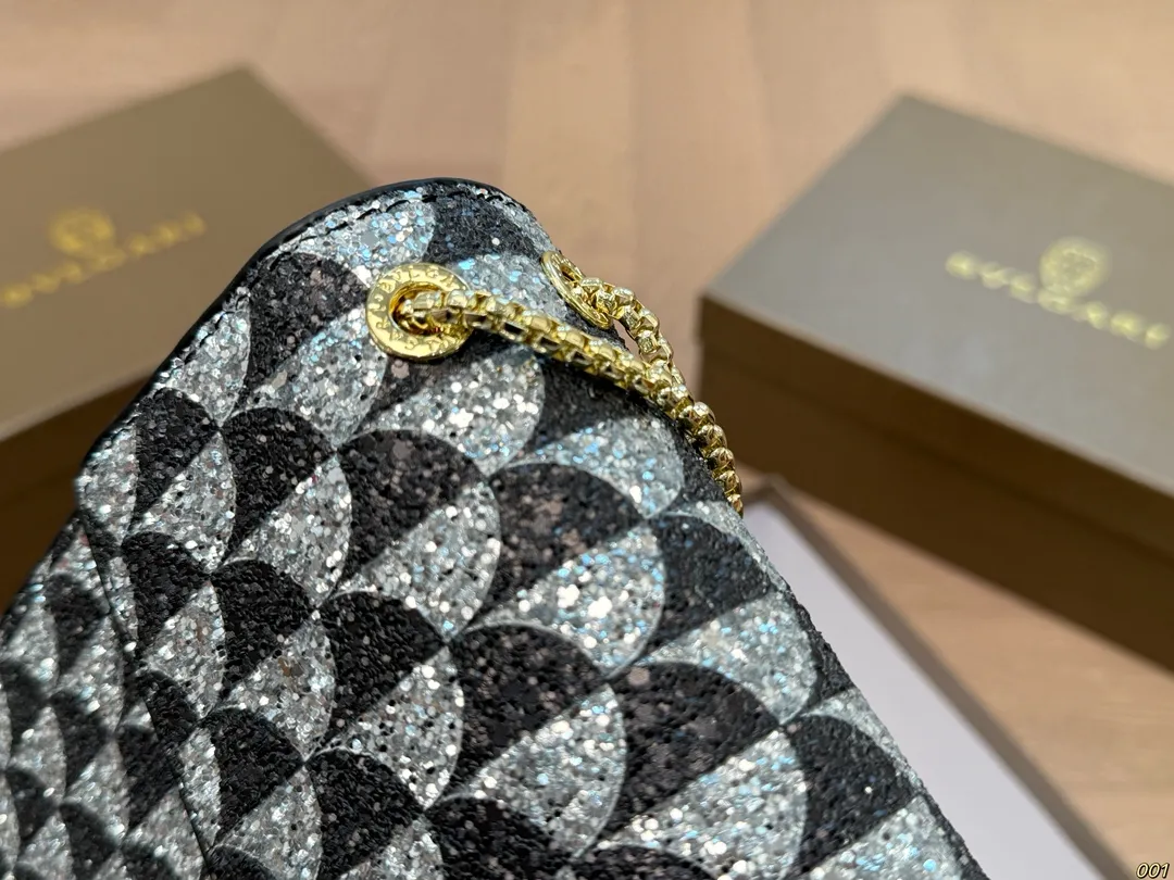 ¥145配盒 宝格丽 Bvlgari蛇头包 ⚠️顶级原单 不愧是开挂般的存在 包身轻便 百搭 给予满满的高级感 尺寸25 17