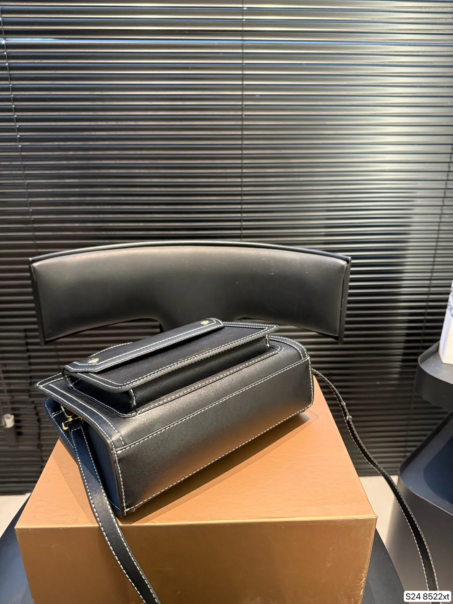 P170配折叠盒 Burberry口袋包黑色 帆布包 pocket 自带vintage气质。 尺寸23 22 货号8522