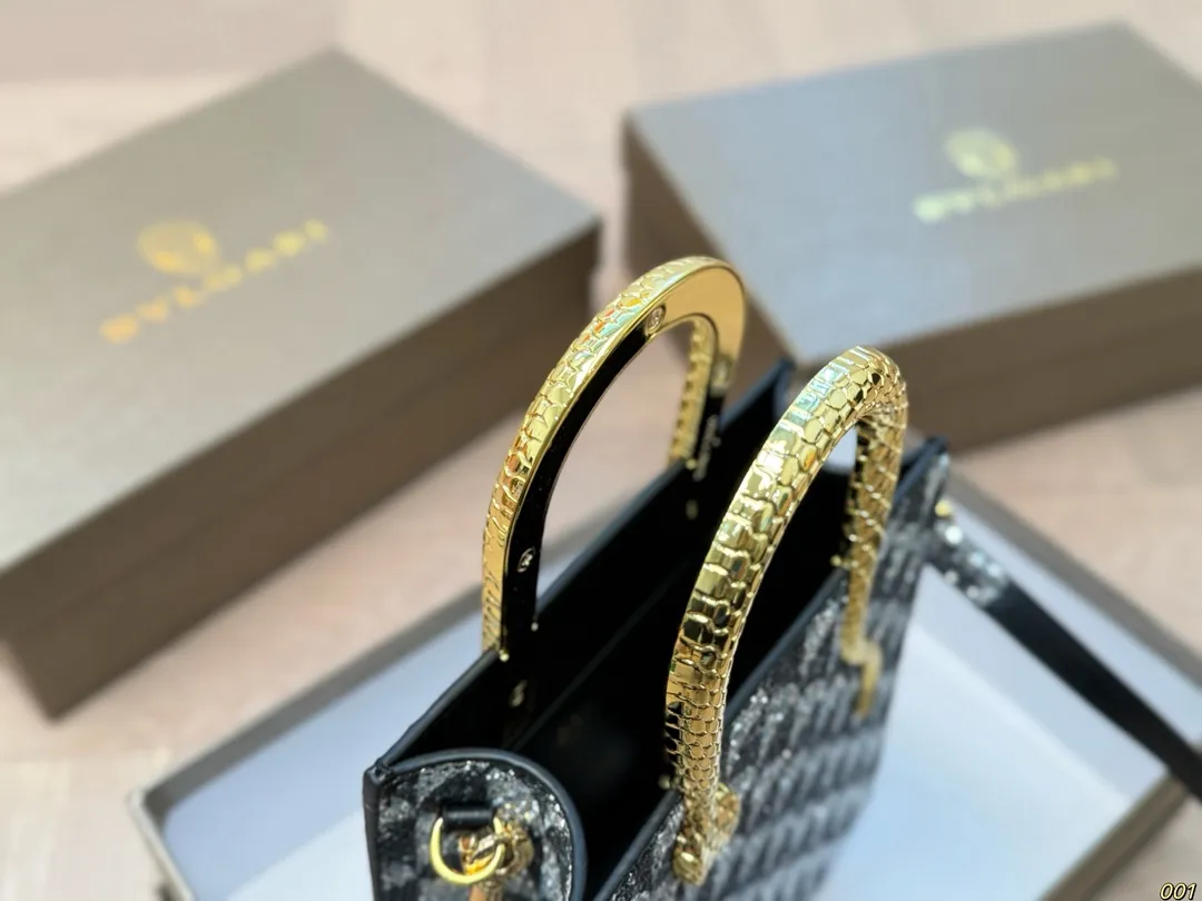 &yen;145配盒 宝格丽 Bvlgari蛇头包 ⚠️顶级原单 不愧是开挂般的存在 包身轻便 百搭 给予满满的高级感 尺寸16 19