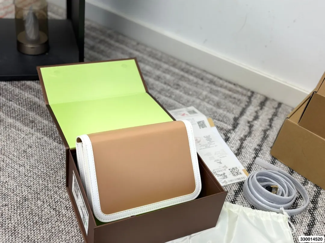 p170 配礼盒 Burberry巴宝莉TB金扣豆腐包 白色超美太适合春夏了 尺寸22.15