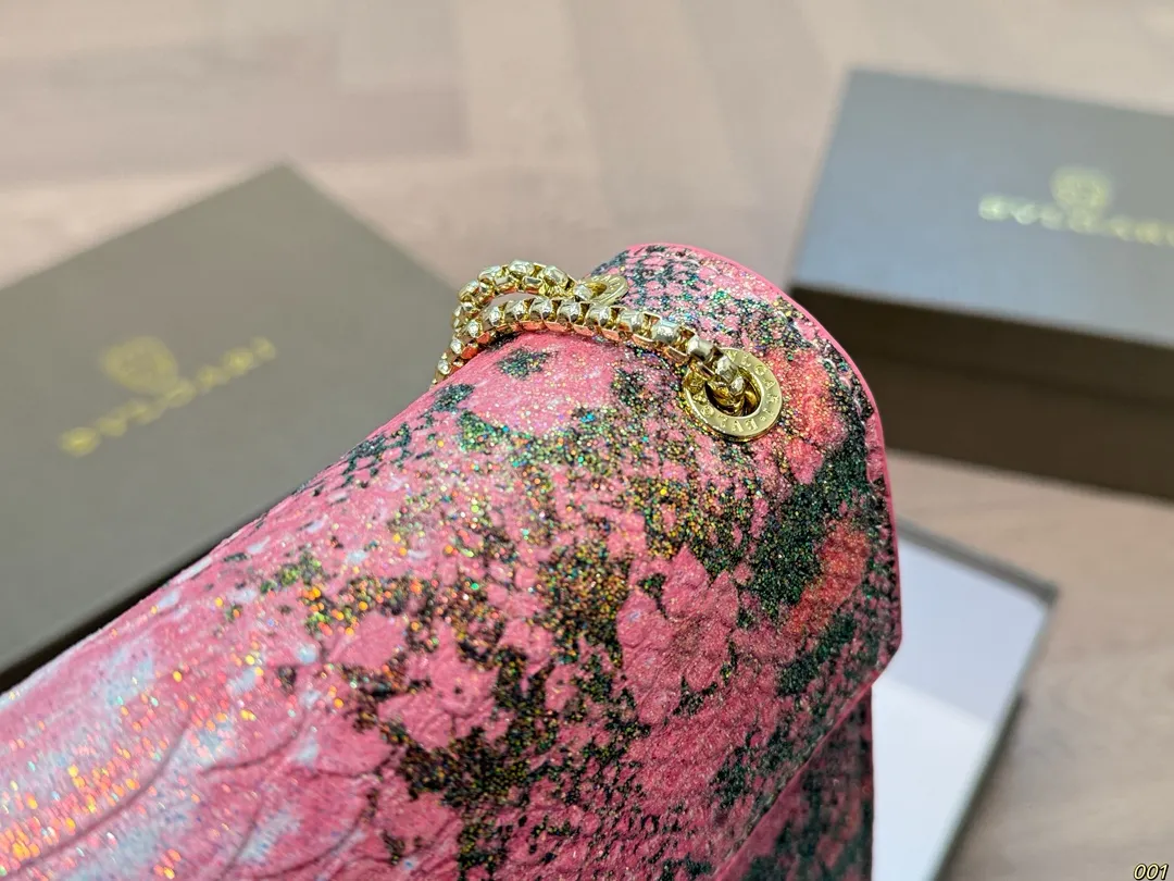 &yen;140配盒 宝格丽 Bvlgari蛇头包 ⚠️顶级原单 不愧是开挂般的存在 包身轻便 百搭 给予满满的高级感 尺寸25 17