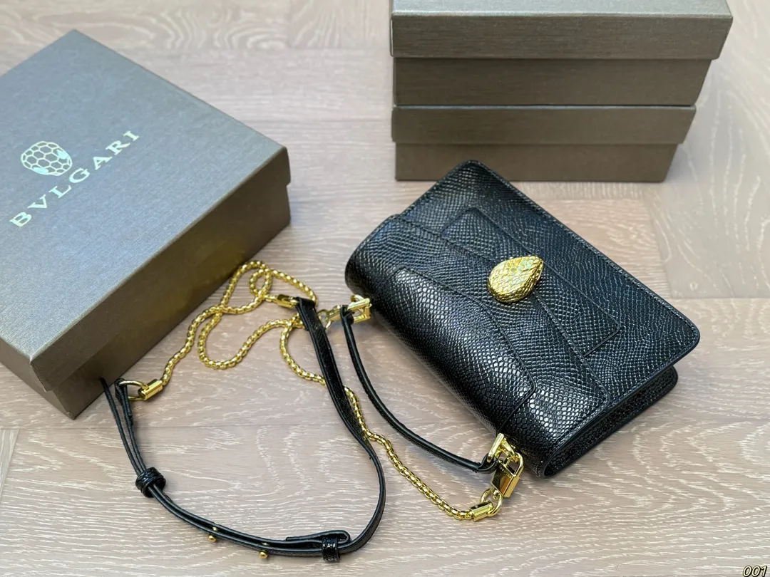 &yen;130配盒 宝格丽 Bvlgari蛇头包 ⚠️顶级原单 不愧是开挂般的存在 包身轻便 百搭 给予满满的高级感 尺寸19 12