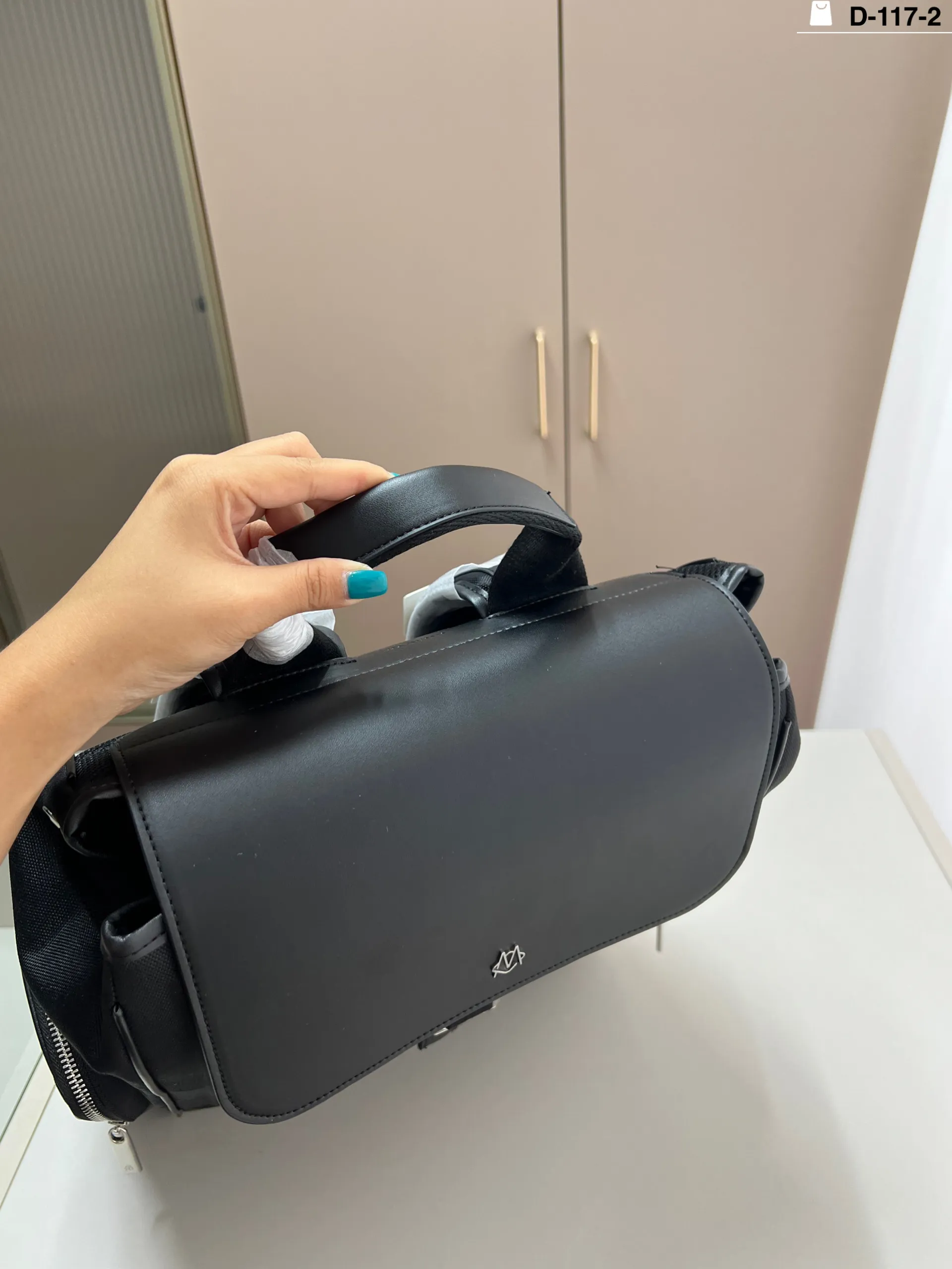 💰p260 日默瓦Rimowa双肩包 全新來自意大利製造的尼龍質地舒適度和手感再度昇華💫性價比更高,適合追求低調而奢華的你D-117-2尺寸30×42
