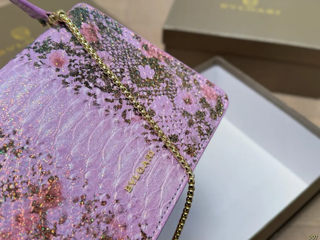 &yen;150配盒 宝格丽 Bvlgari蛇头包 ⚠️顶级原单 不愧是开挂般的存在 包身轻便 百搭 给予满满的高级感 尺寸21 16