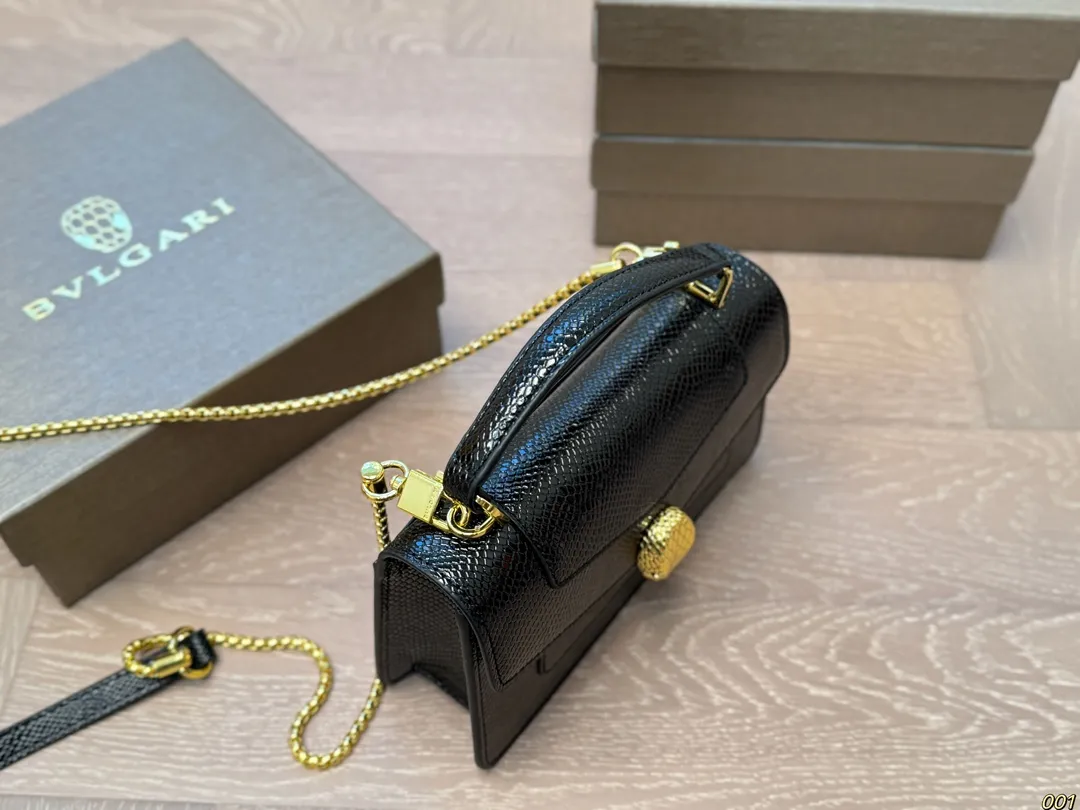&yen;130配盒 宝格丽 Bvlgari蛇头包 ⚠️顶级原单 不愧是开挂般的存在 包身轻便 百搭 给予满满的高级感 尺寸19 12