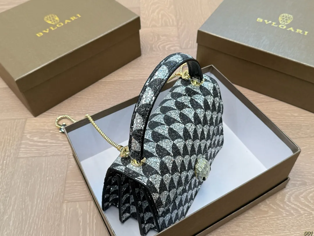 ¥155配盒 宝格丽 Bvlgari蛇头包 ⚠️顶级原单 不愧是开挂般的存在 包身轻便 百搭 给予满满的高级感 尺寸21 15