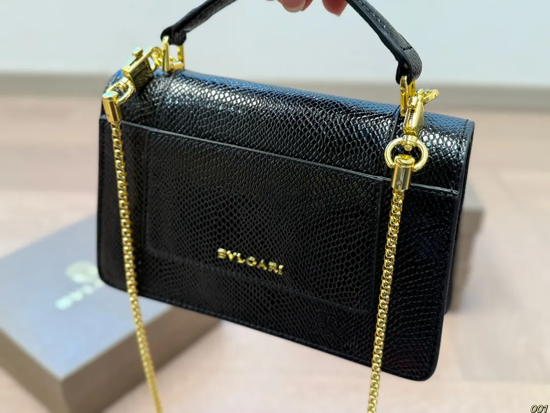 &yen;130配盒 宝格丽 Bvlgari蛇头包 ⚠️顶级原单 不愧是开挂般的存在 包身轻便 百搭 给予满满的高级感 尺寸19 12