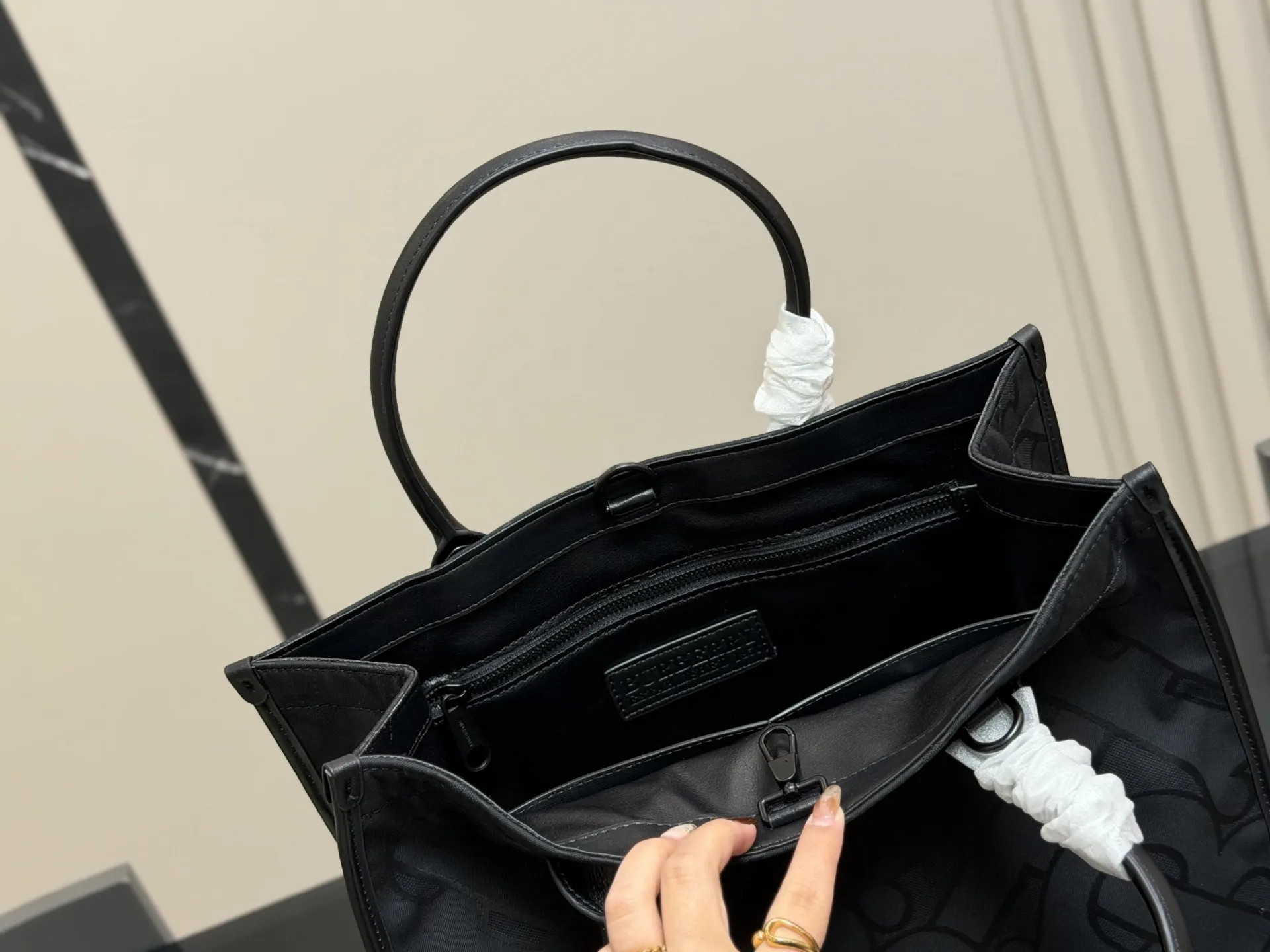 &yen;175 巴宝莉购物袋🛍️ 帆布面料✅ 大容量 满足日常 特别适合宝妈 超级能装! 尺寸: 35.36cm