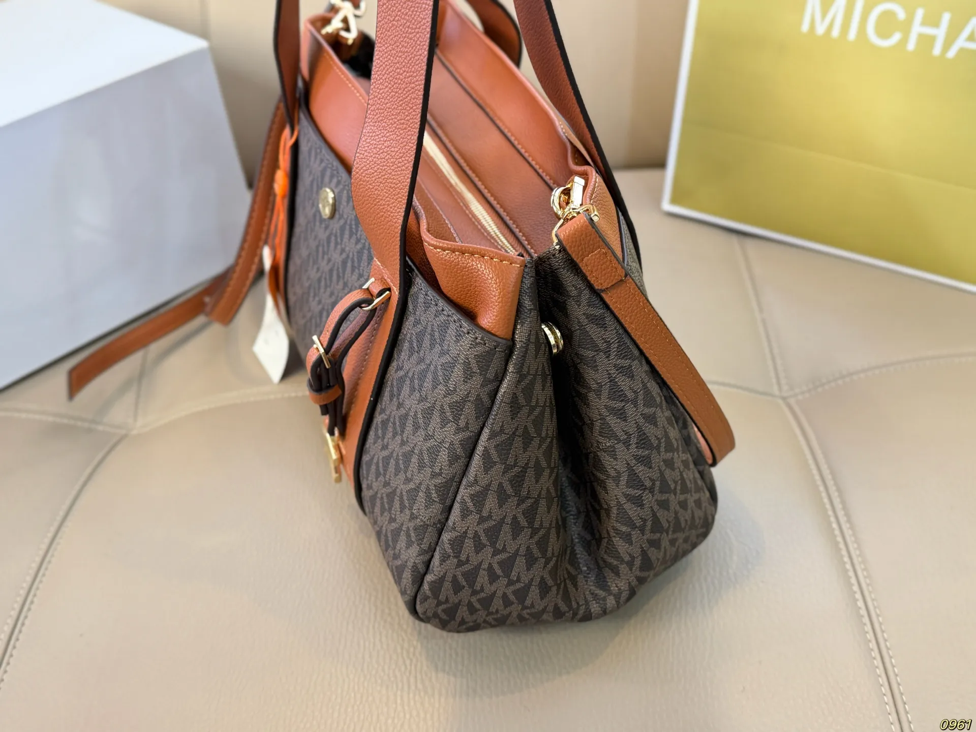 ¥165折叠盒 MK手提包托特包 简直无法拒绝 超显气质 高级感十足 集美必入款 尺寸32 18