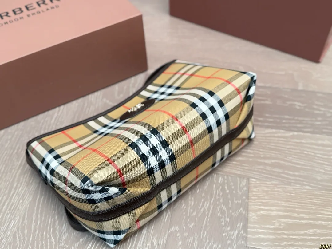 &yen;125折叠盒 巴宝莉Burberry 可甜可咸 时尚潮流 轻松驾驭任何风格 尺寸24 16