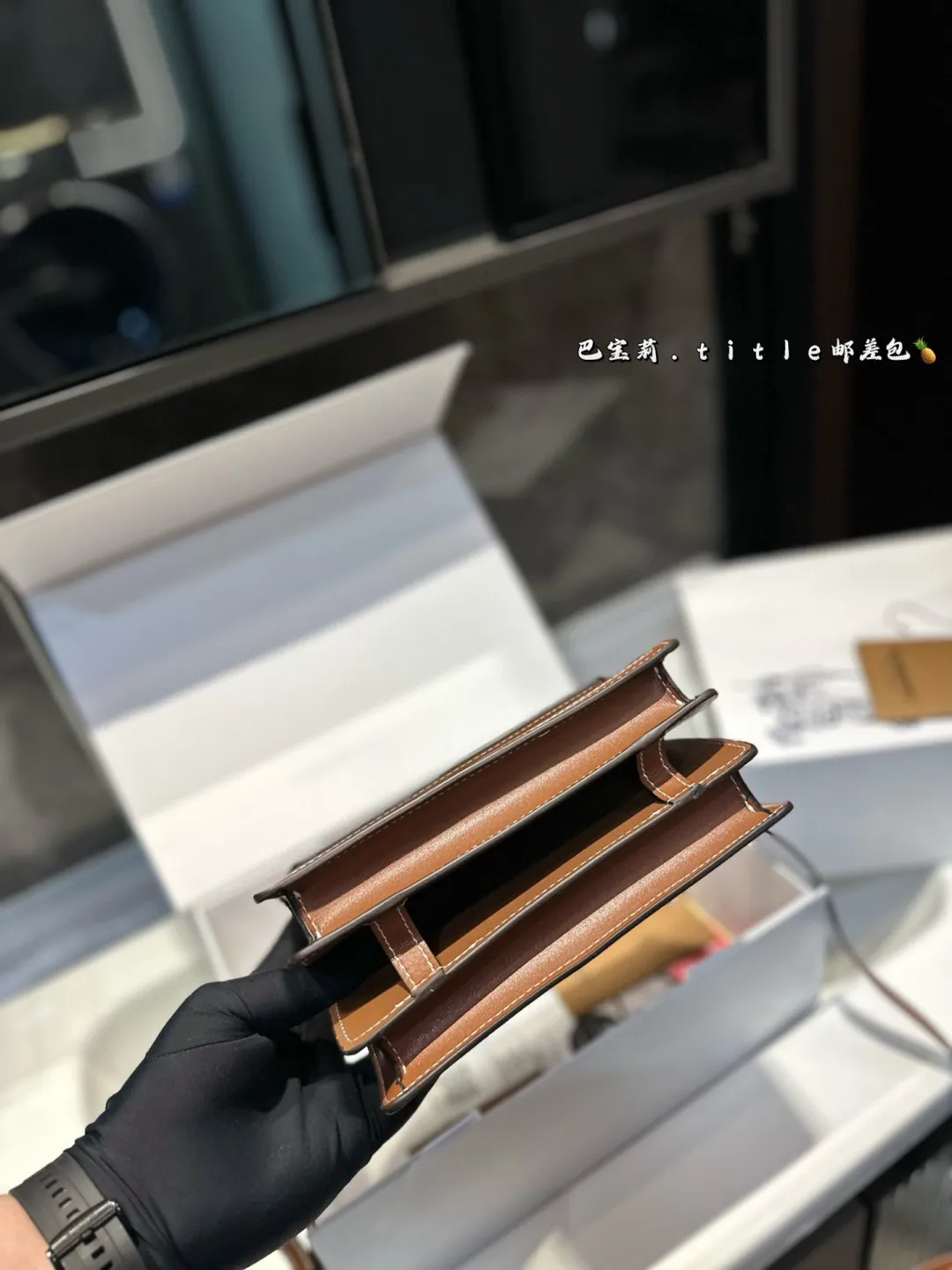 ❤️p145(礼盒包装)❤️ Burberry 巴宝莉 Title单肩斜挎mini邮差包巴宝莉最爆的邮差包 没有之一意大利产 店铺在售款 不好买最经典的配色尺寸约为:19*15