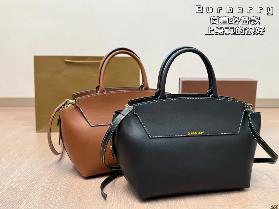 ¥160 Burberry 巴宝莉👜 简直必备款 上身真的很好看 经典气质款 日常出行 容量很大 尺寸28 20