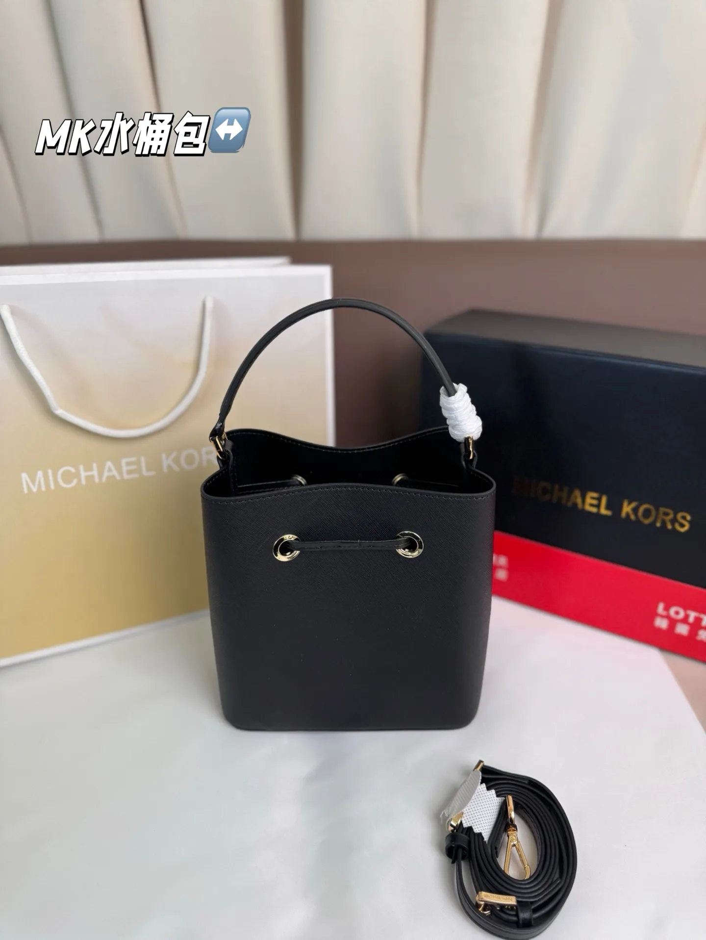 P135 配折叠盒子 mk水桶 时尚炸街 商务稳重 通通拿捏。一年四季都能打Mercer系列一直注重通勤实用!尺寸 17*19