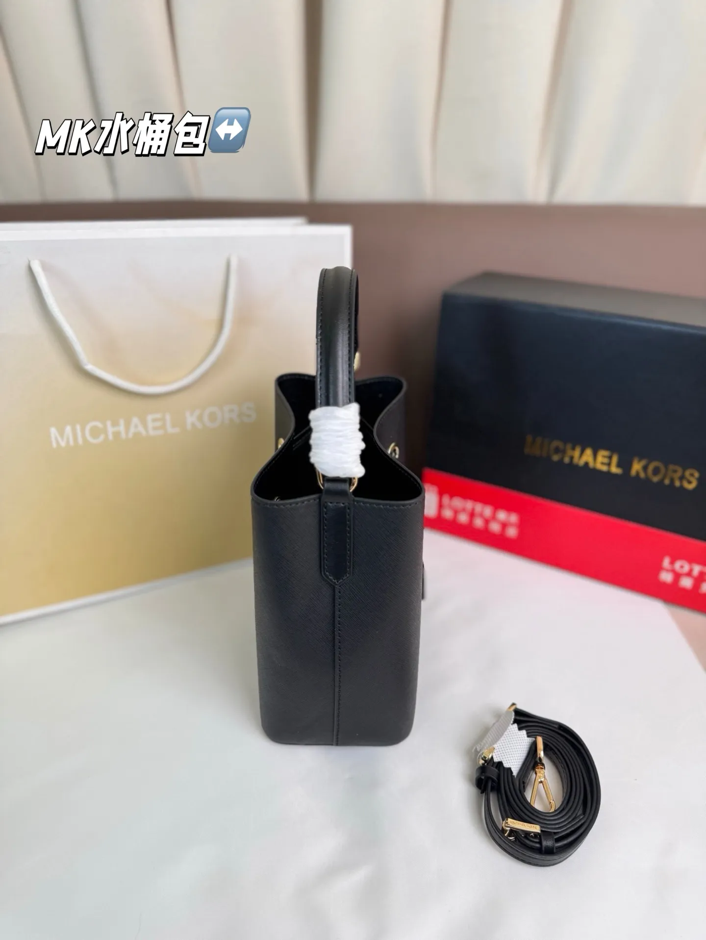 P135 配折叠盒子 mk水桶 时尚炸街 商务稳重 通通拿捏。一年四季都能打Mercer系列一直注重通勤实用!尺寸 17*19