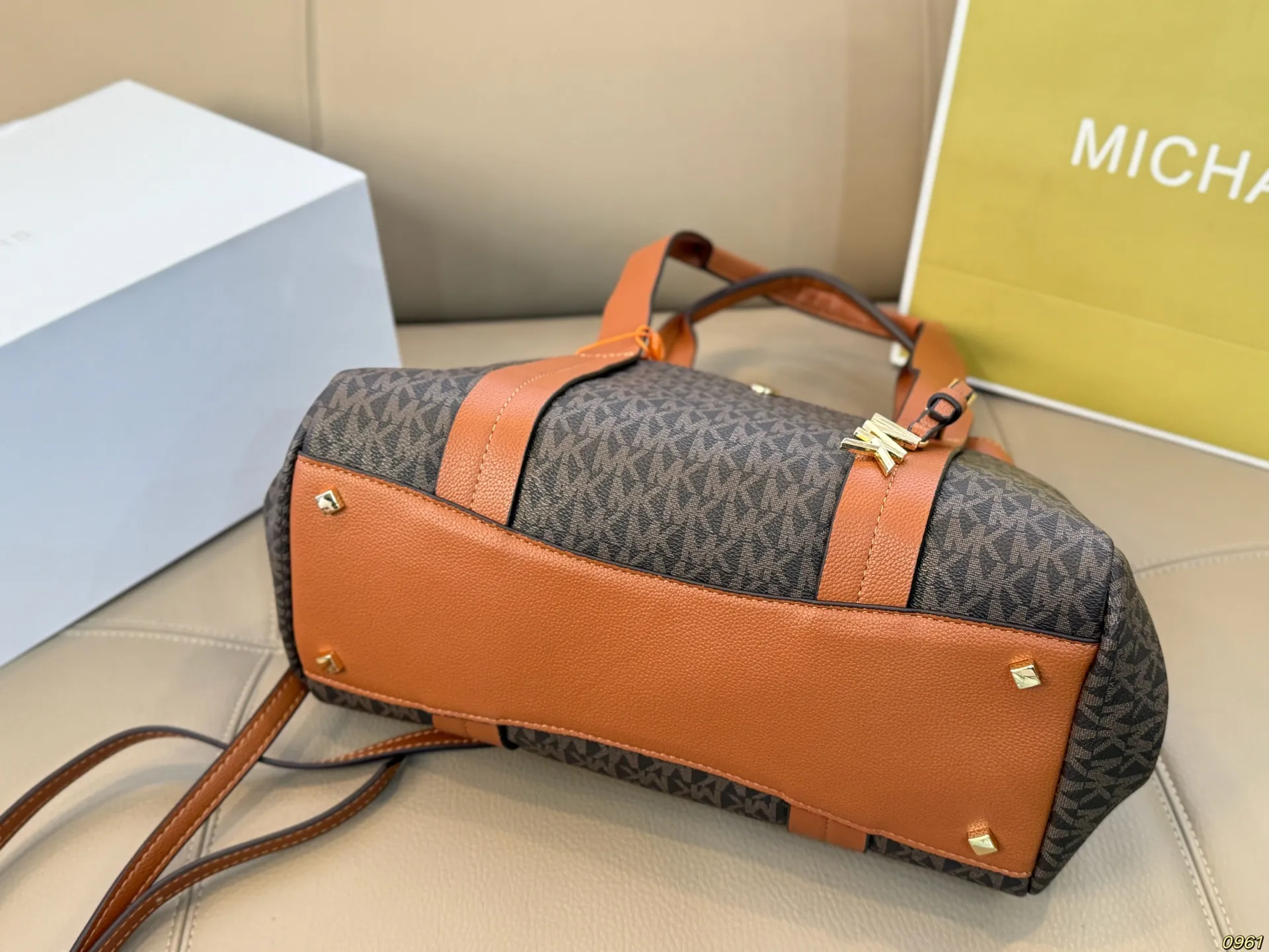 ¥165折叠盒 MK手提包托特包 简直无法拒绝 超显气质 高级感十足 集美必入款 尺寸32 18