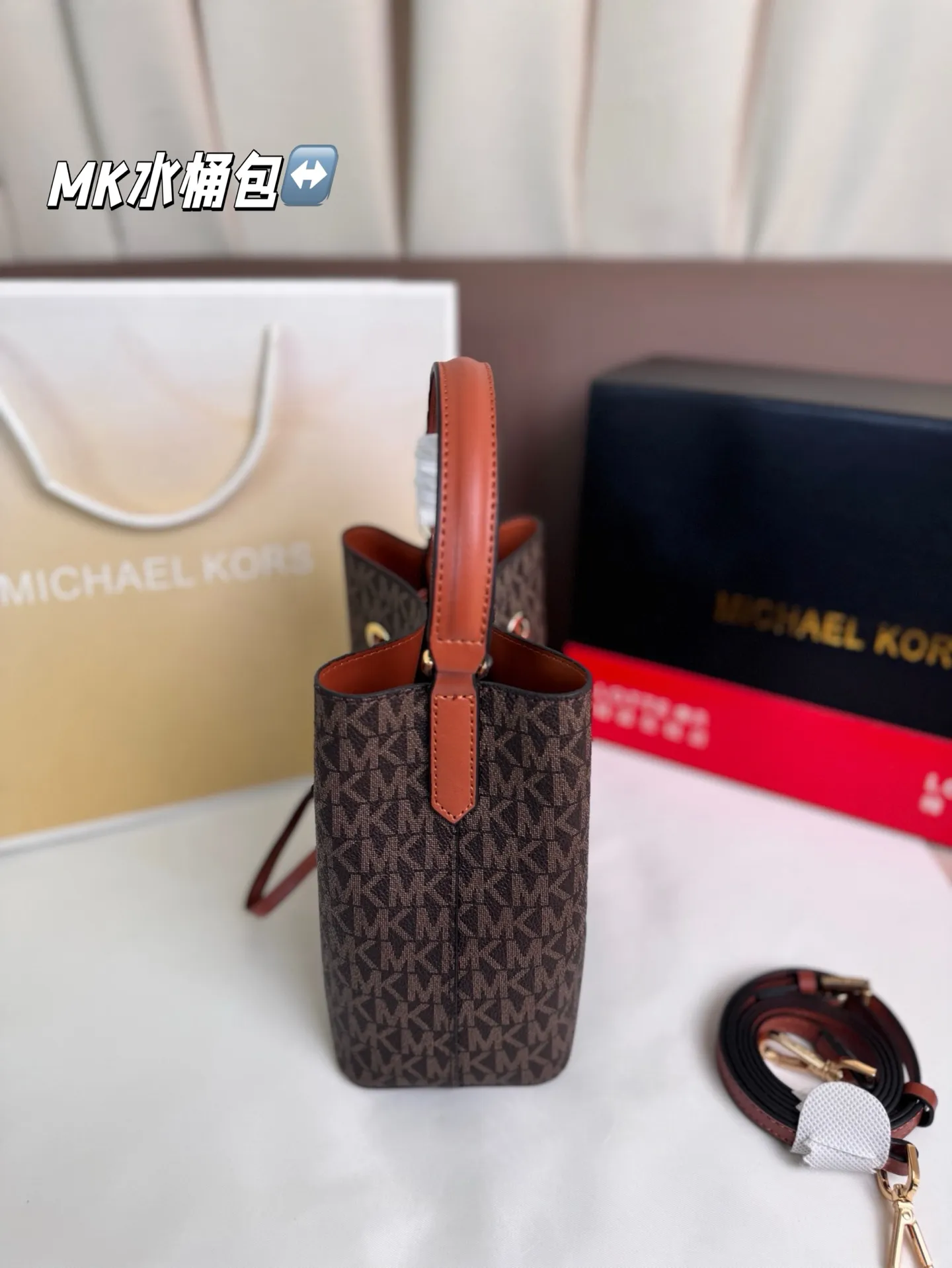 P135 配折叠盒子 mk水桶 时尚炸街 商务稳重 通通拿捏。一年四季都能打Mercer系列一直注重通勤实用!尺寸 17*19