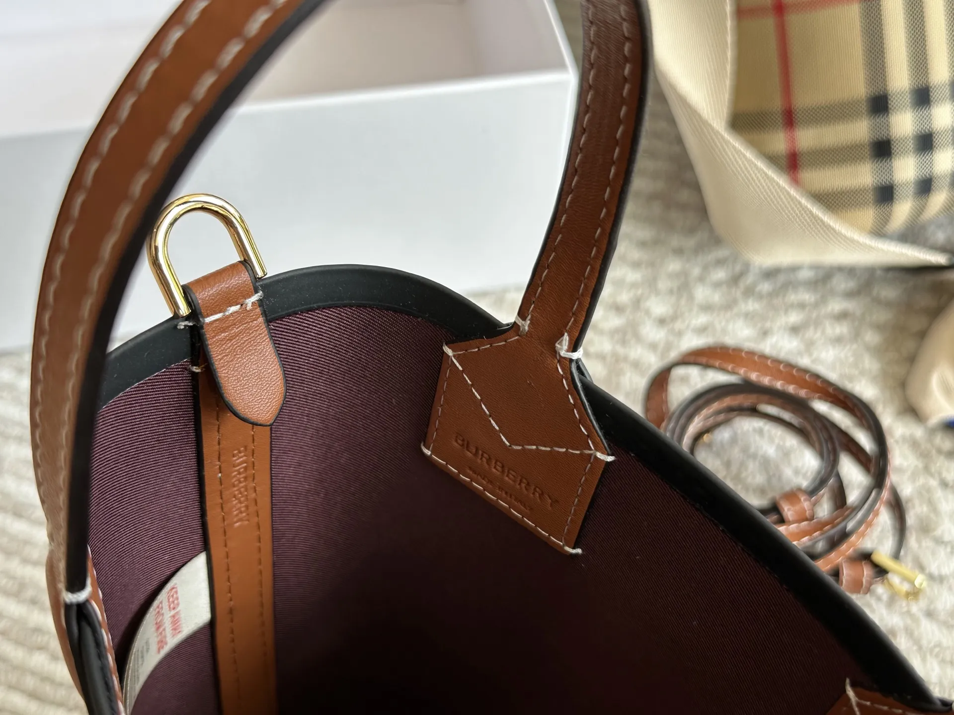 💰150 配盒 size：底宽11 上宽20高18 Bur|可爱的小 格纹水桶包/菜篮子 超级经典的小格子哦！