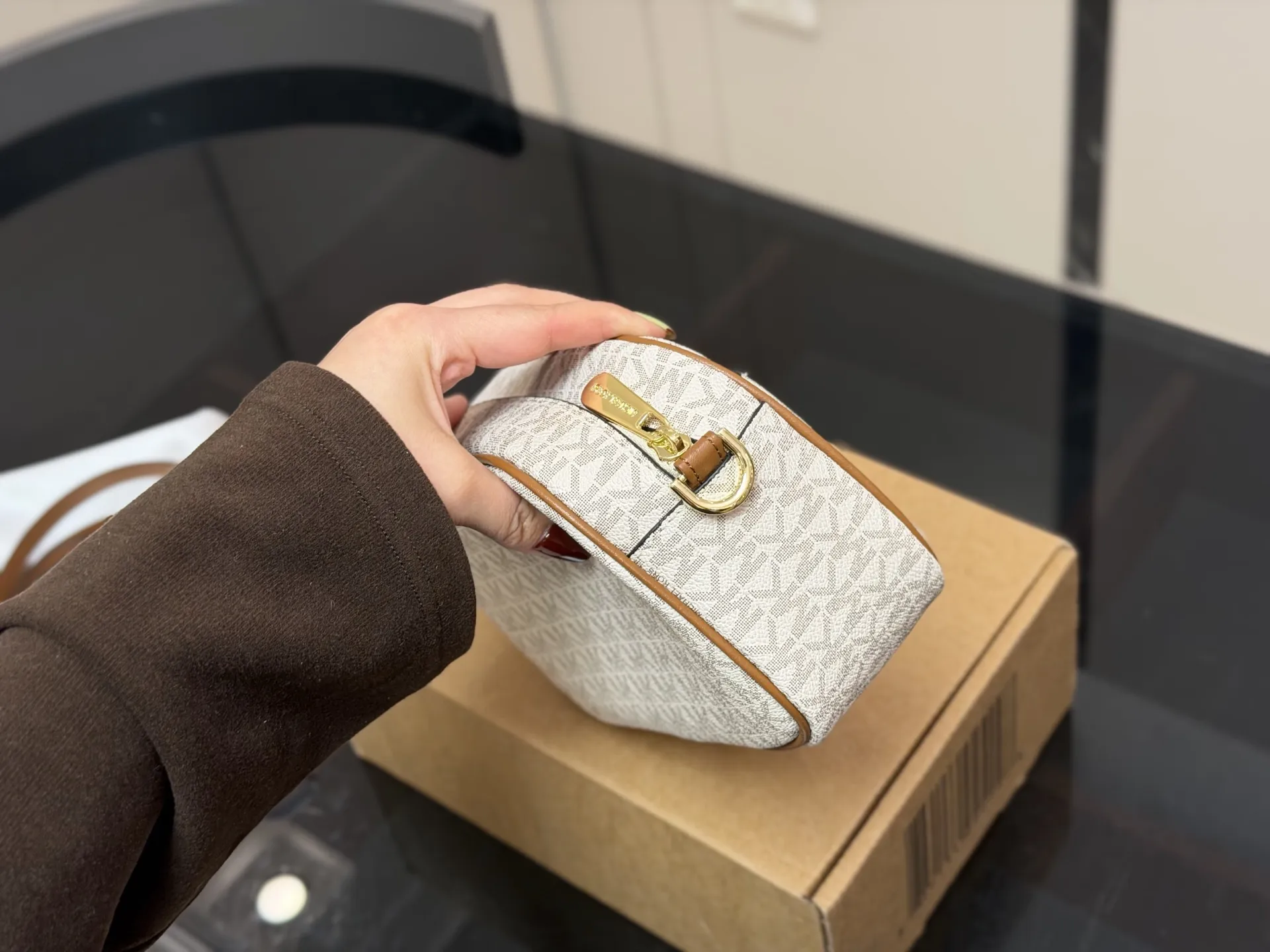 &yen;160 配礼盒 size：21*14cm mk 新品相机 你会发现它越看越好看！ 实用型 容量大