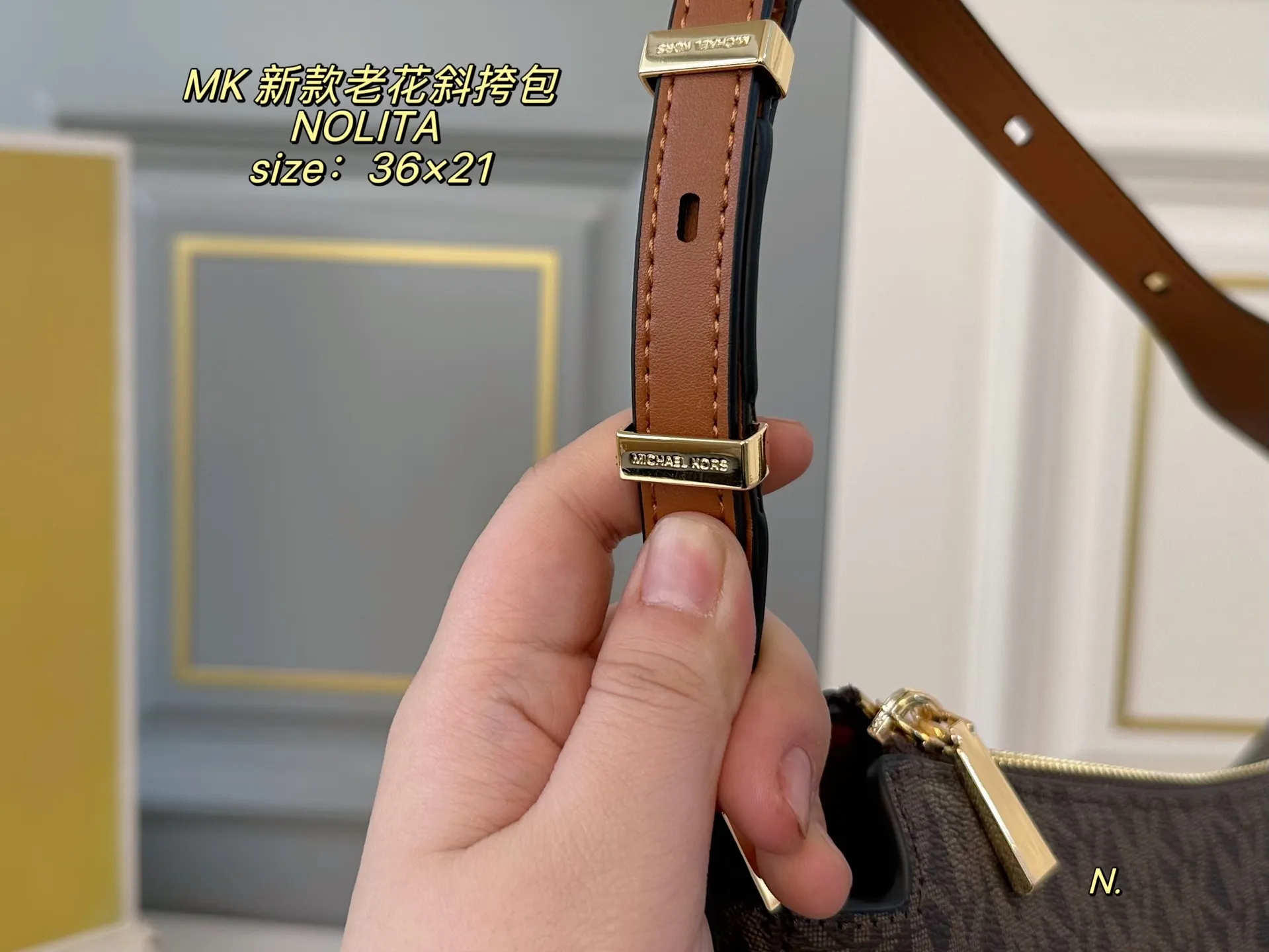 P170(配盒) size:36×21 MK老花新款NOLITA斜挎包🔥 简约大方,超多颜色🉑️选 肩带可调节,解锁多种背法 高级有质感,轻便实用! 时尚与休闲无缝衔接‼️