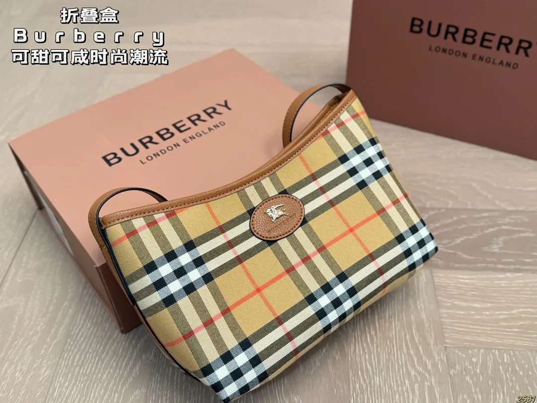 ¥125折叠盒 巴宝莉Burberry 可甜可咸 时尚潮流 轻松驾驭任何风格 尺寸24 16