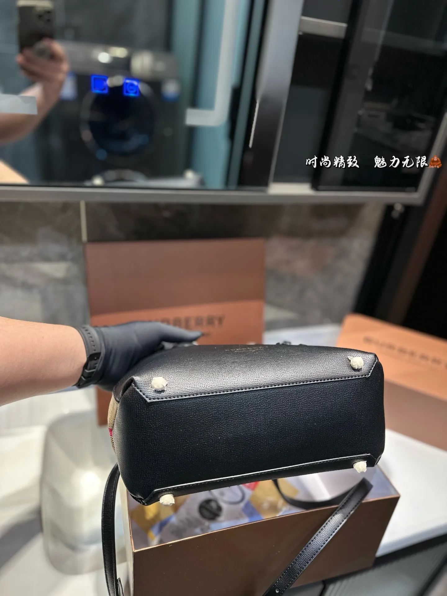 ❤️p165(礼盒包装)❤️ 上❤巴宝莉/burberry 购物袋 这款真的是太好看了吧 你们千呼万唤的款💓💓 怎么背都好看 质量超🐂B PK专柜品质 美妞必留款 趁着现货 抓紧留 size 26 19cm