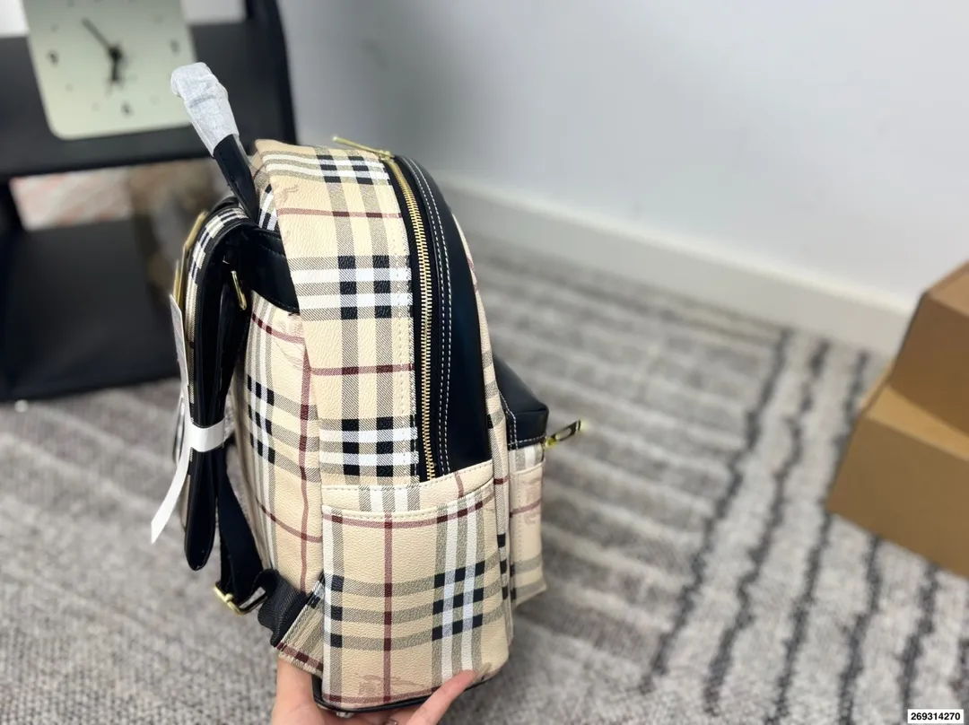 p140 尺寸32.27 巴宝莉双肩包 百搭 容量超惊人 重点是真的很轻便 设计也很简约耐看