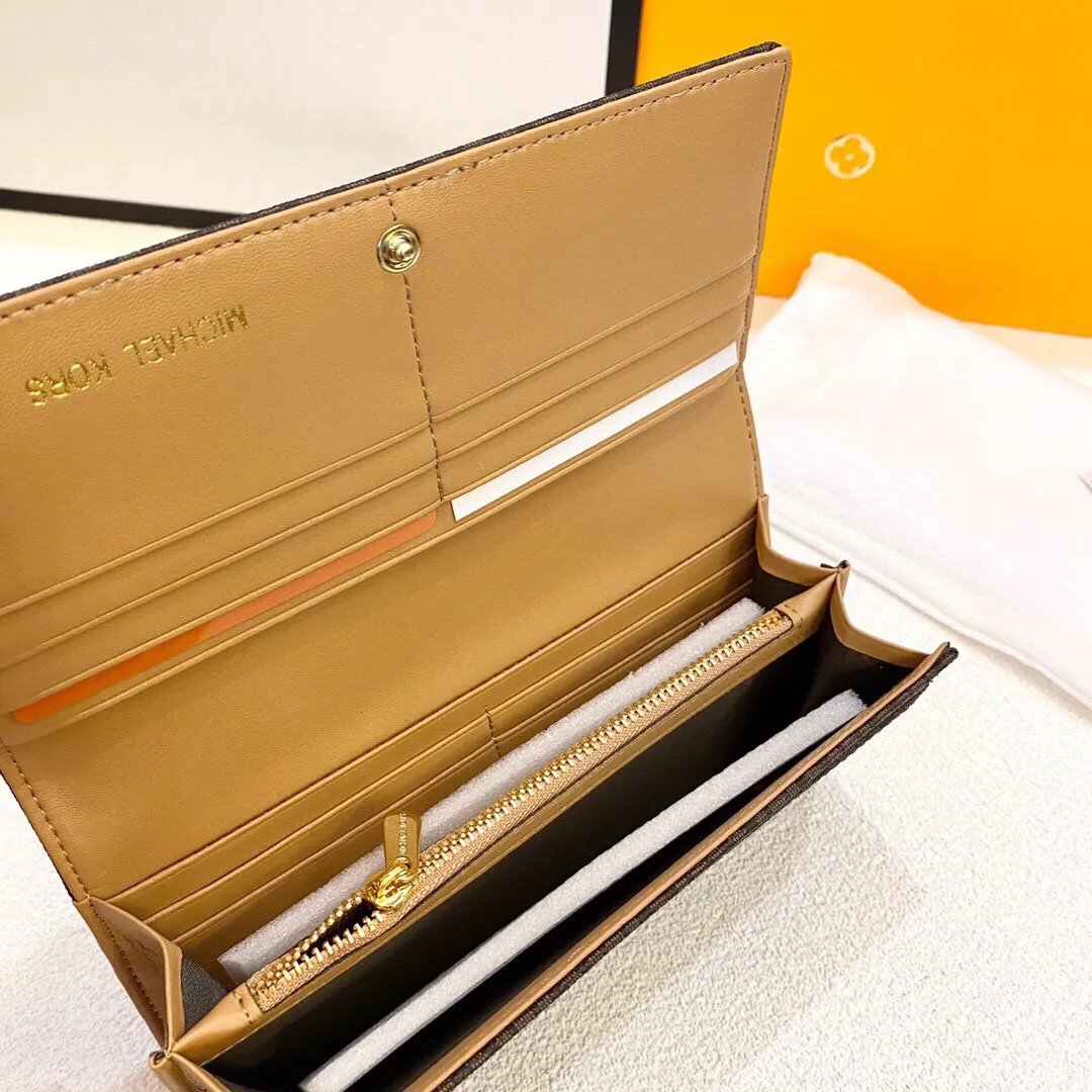 P95🎀🎀颜色 黑 咖🎀尺寸 19x10🎀MK✨优质牛皮🐂手感一流👏时尚设计💋潮版百搭，简约大方，经典永不过时💍长款钱包