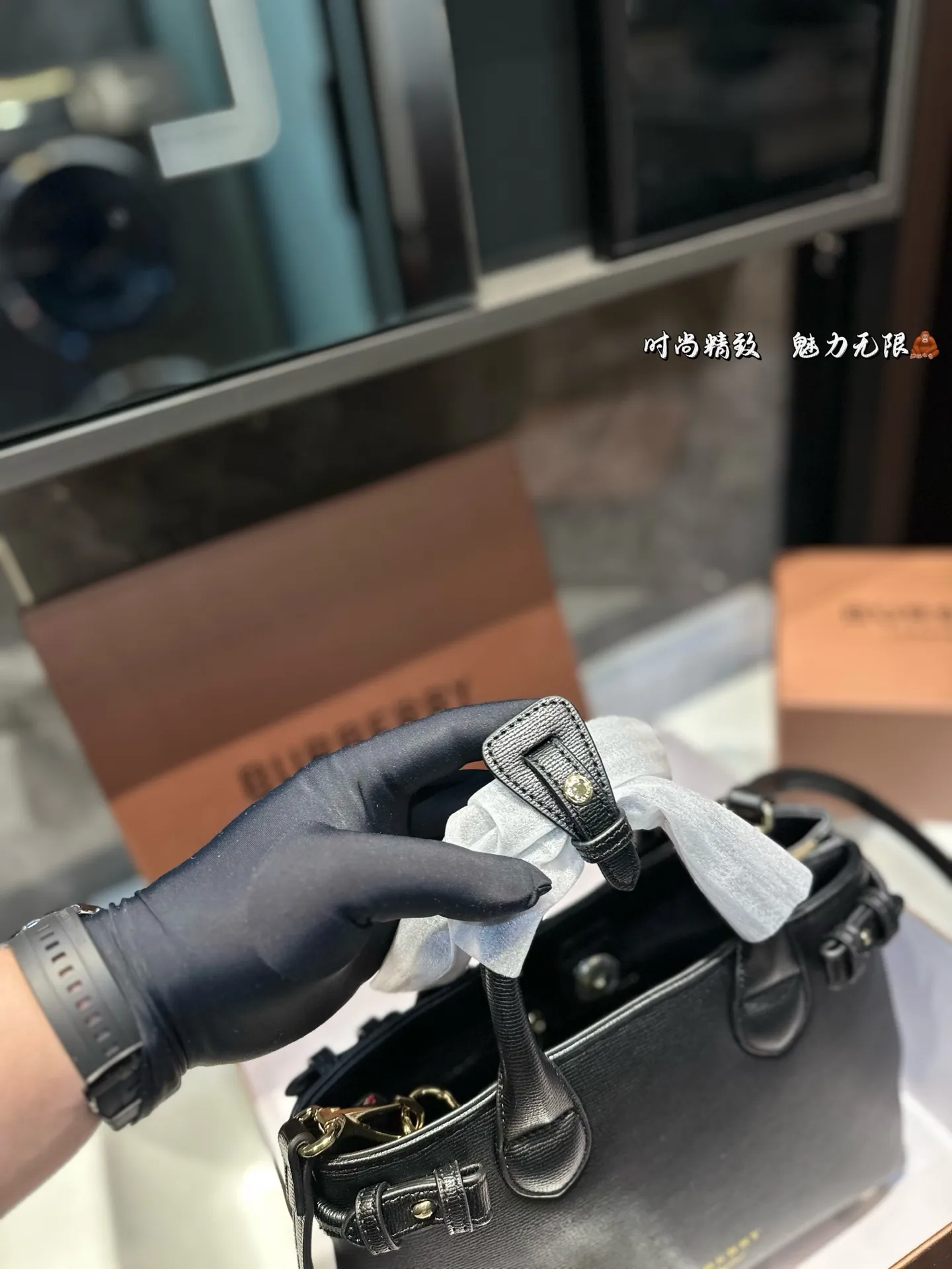 ❤️p165（礼盒包装）❤️ 上❤巴宝莉/burberry 购物袋 这款真的是太好看了吧 你们千呼万唤的款💓💓 怎么背都好看 质量超🐂B PK专柜品质 美妞必留款 趁着现货 抓紧留 size 26 19cm