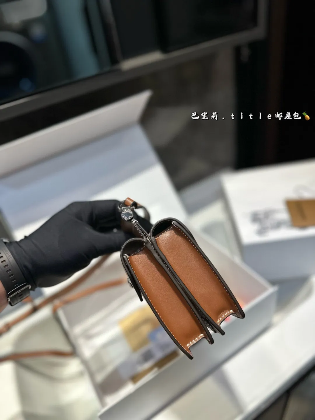 ❤️p145(礼盒包装)❤️ Burberry 巴宝莉 Title单肩斜挎mini邮差包巴宝莉最爆的邮差包 没有之一意大利产 店铺在售款 不好买最经典的配色尺寸约为:19*15