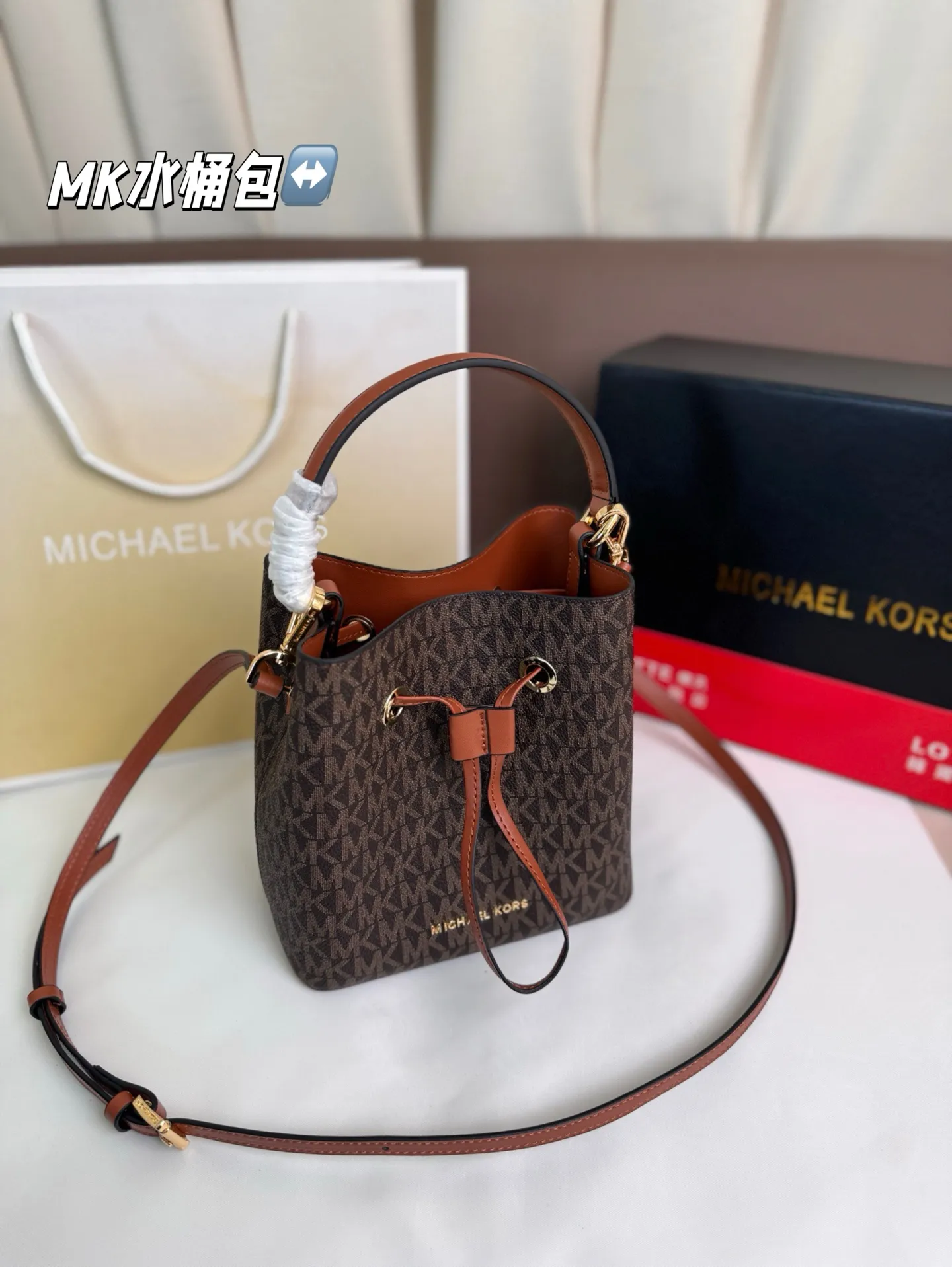 P135 配折叠盒子 mk水桶 时尚炸街 商务稳重 通通拿捏。一年四季都能打Mercer系列一直注重通勤实用!尺寸 17*19