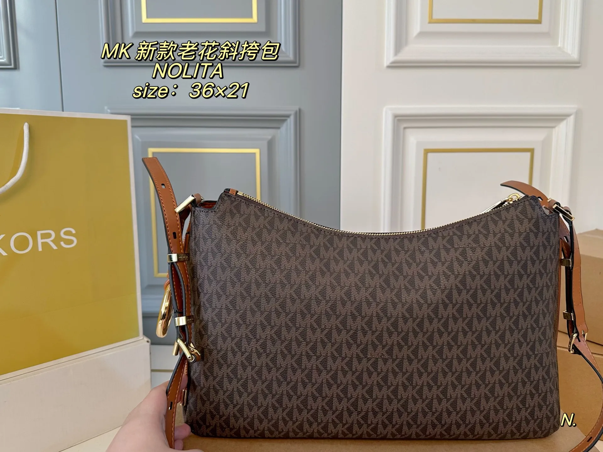 P170(配盒) size:36×21 MK老花新款NOLITA斜挎包🔥 简约大方,超多颜色🉑️选 肩带可调节,解锁多种背法 高级有质感,轻便实用! 时尚与休闲无缝衔接‼️