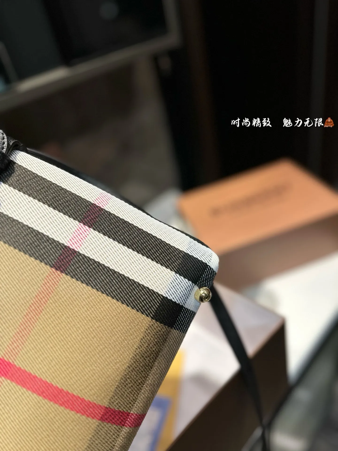 ❤️p165（礼盒包装）❤️ 上❤巴宝莉/burberry 购物袋 这款真的是太好看了吧 你们千呼万唤的款💓💓 怎么背都好看 质量超🐂B PK专柜品质 美妞必留款 趁着现货 抓紧留 size 26 19cm