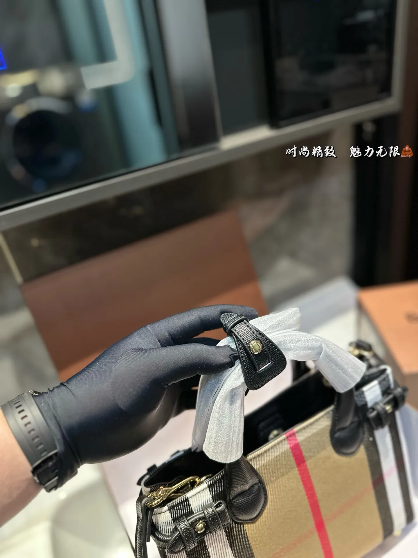 ❤️p165(礼盒包装)❤️ 上❤巴宝莉/burberry 购物袋 这款真的是太好看了吧 你们千呼万唤的款💓💓 怎么背都好看 质量超🐂B PK专柜品质 美妞必留款 趁着现货 抓紧留 size 26 19cm