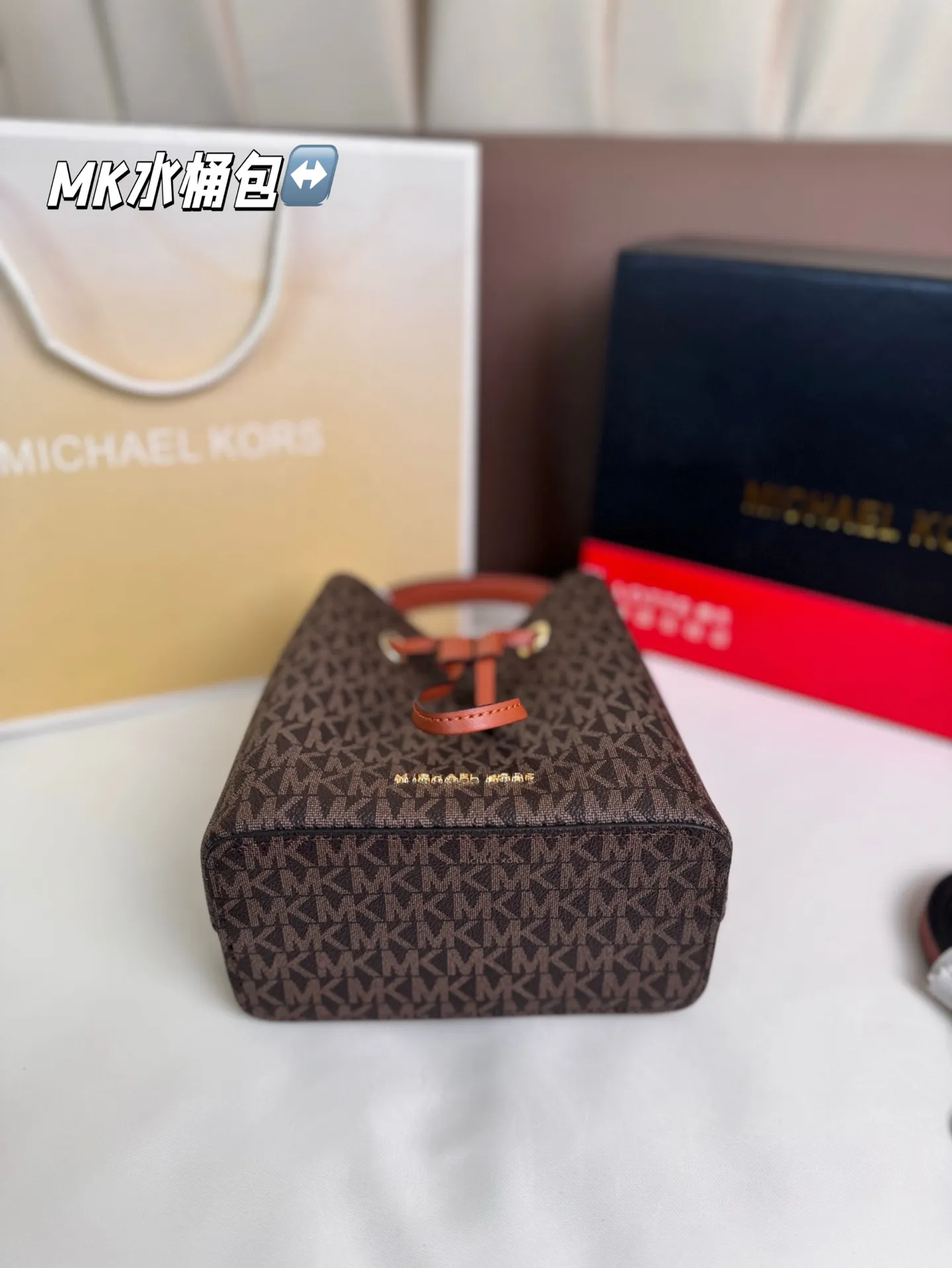 P135 配折叠盒子 mk水桶 时尚炸街 商务稳重 通通拿捏。一年四季都能打Mercer系列一直注重通勤实用!尺寸 17*19