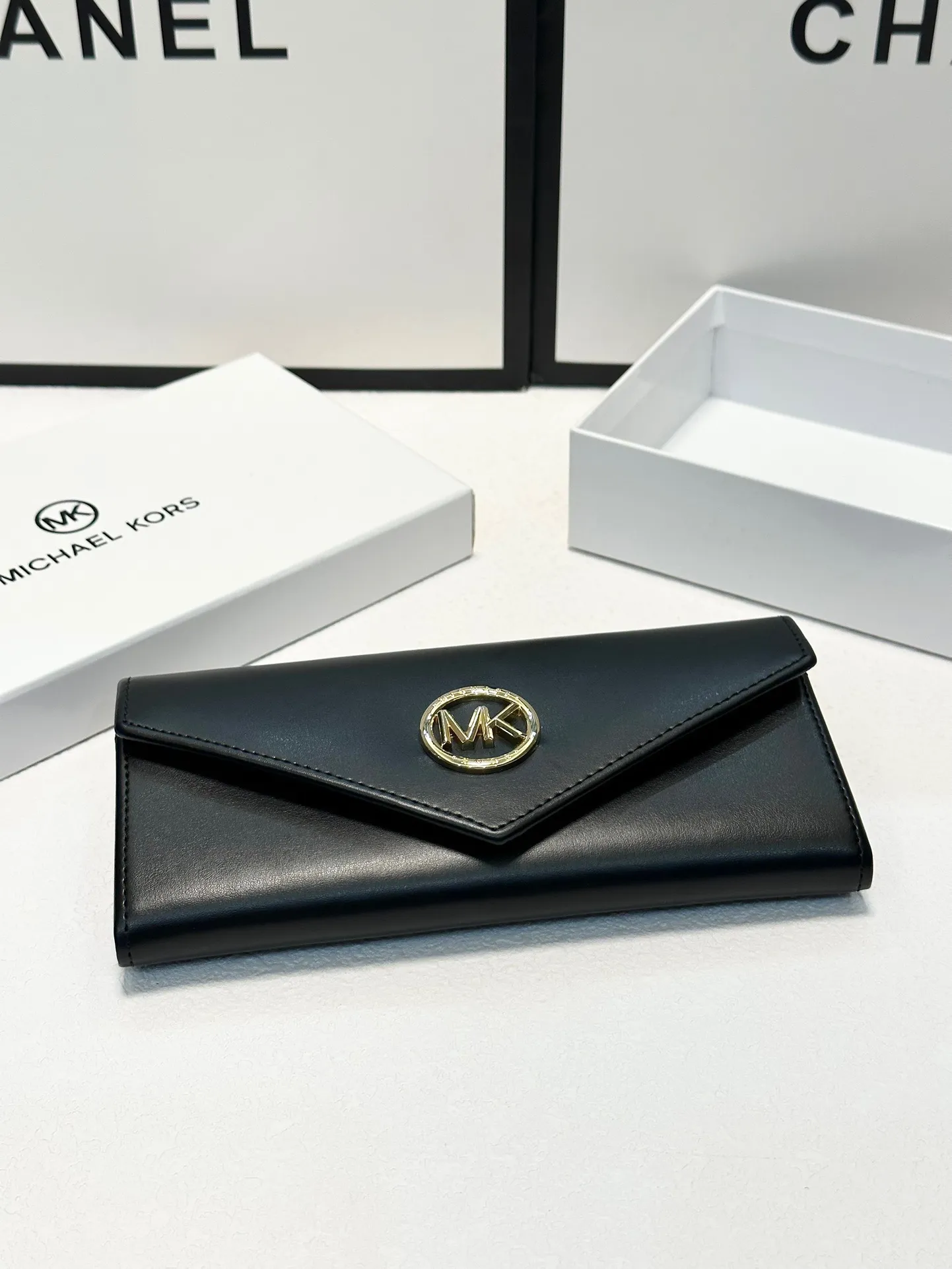 P95🎀🎀颜色 黑🎀尺寸 19x10🎀实拍MK✨优质牛皮🐂手感一流👏时尚设计💋潮版百搭,简约大方,经典永不过时💍长款钱包