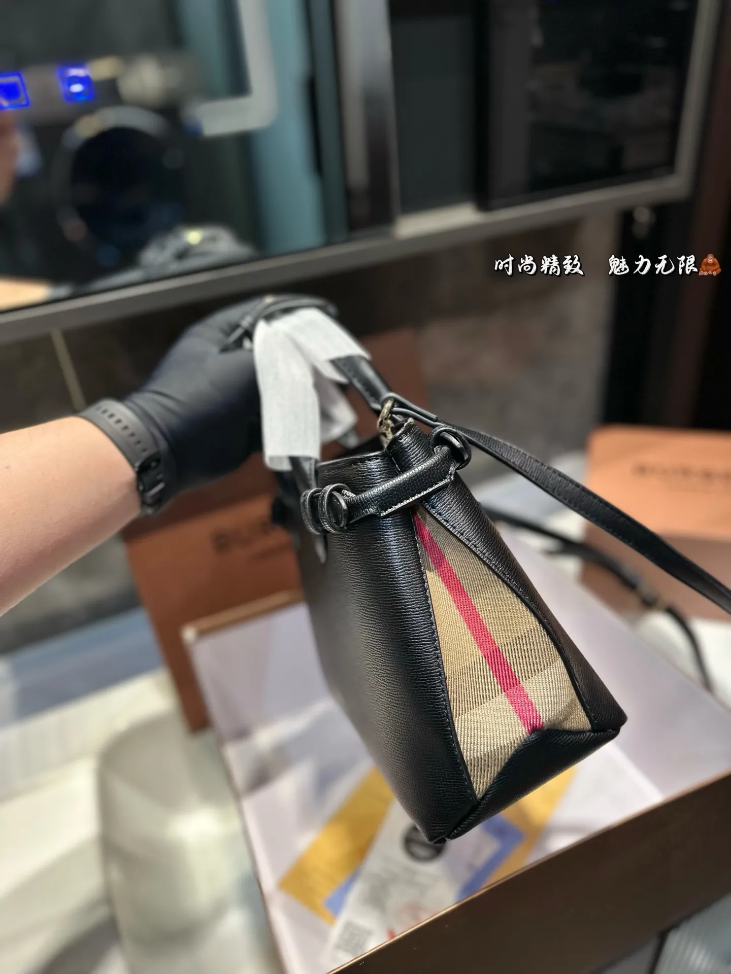 ❤️p165(礼盒包装)❤️ 上❤巴宝莉/burberry 购物袋 这款真的是太好看了吧 你们千呼万唤的款💓💓 怎么背都好看 质量超🐂B PK专柜品质 美妞必留款 趁着现货 抓紧留 size 26 19cm