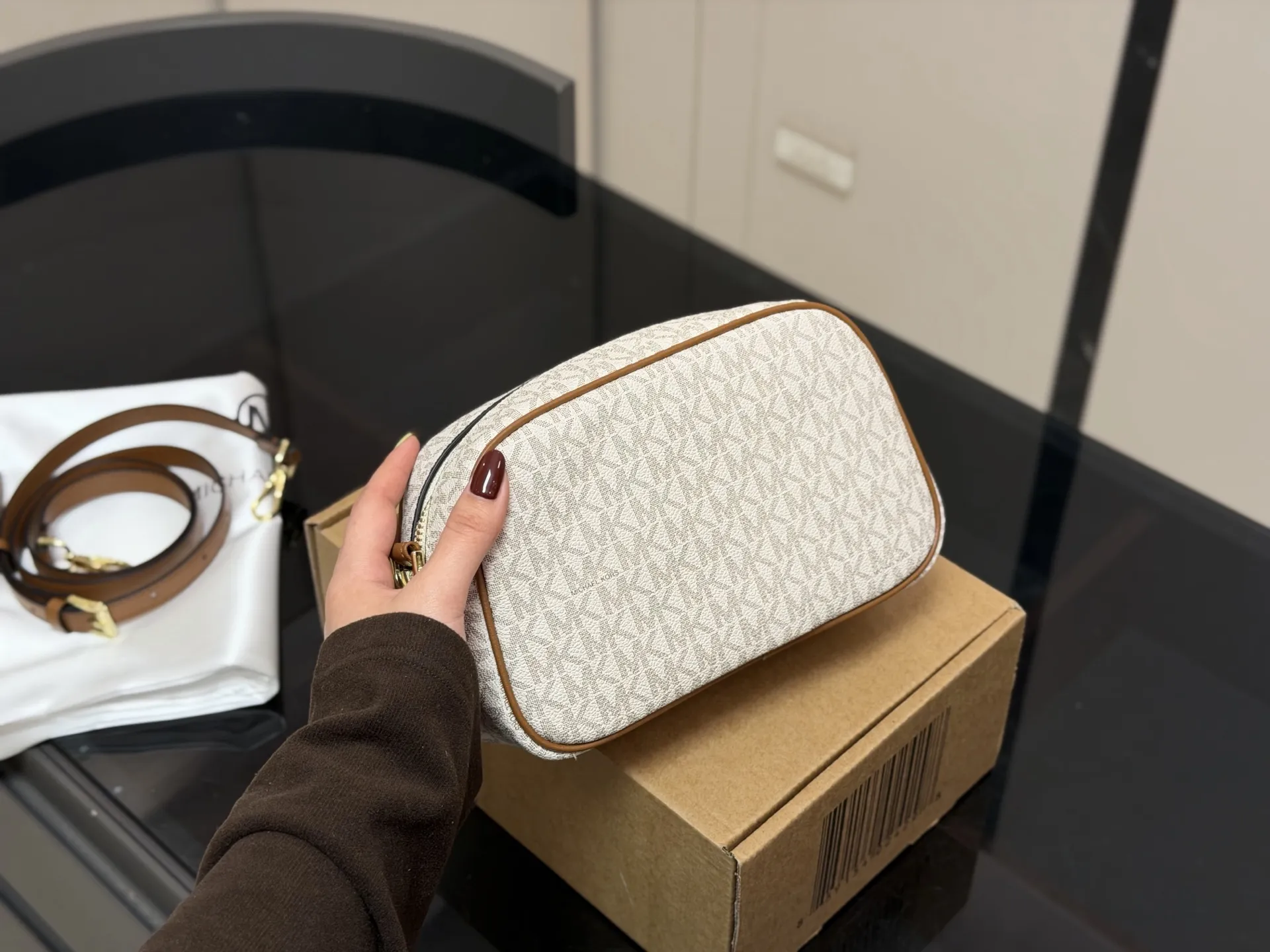 &yen;160 配礼盒 size：21*14cm mk 新品相机 你会发现它越看越好看！ 实用型 容量大