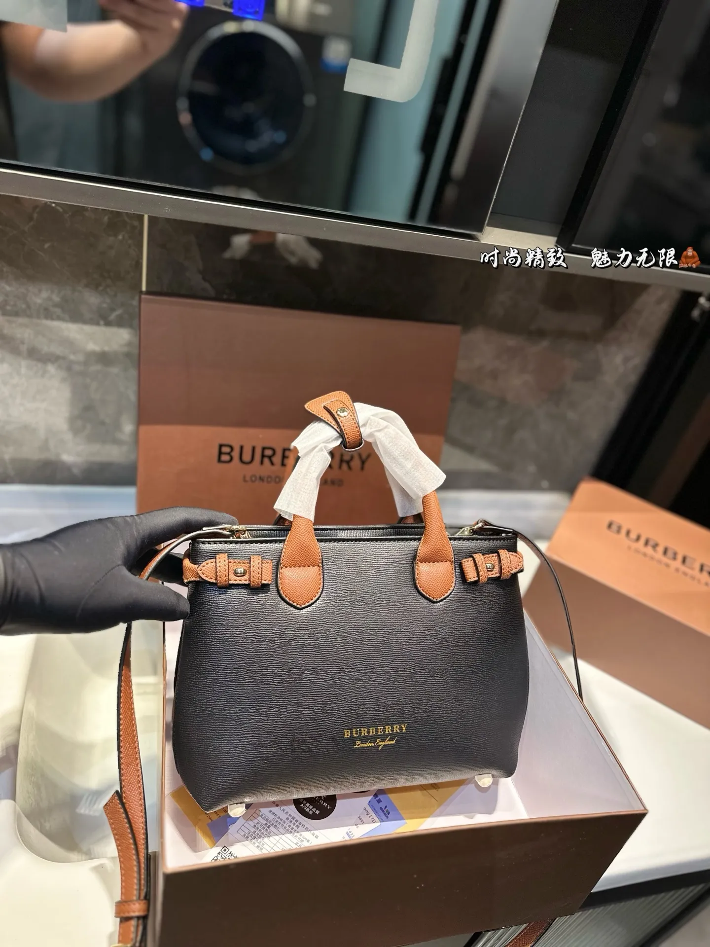 ❤️p165（礼盒包装）❤️ 上❤巴宝莉/burberry 购物袋 这款真的是太好看了吧 你们千呼万唤的款💓💓 怎么背都好看 质量超🐂B PK专柜品质 美妞必留款 趁着现货 抓紧留 size 26 19cm
