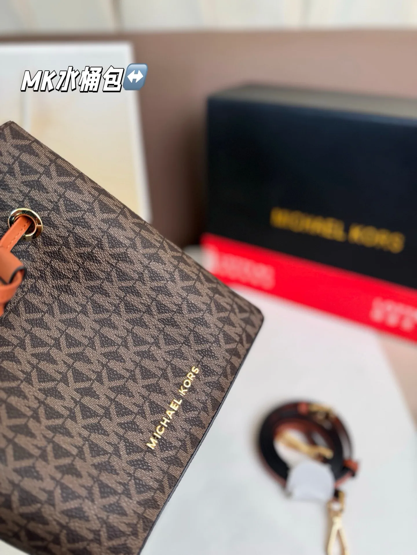 P135 配折叠盒子 mk水桶 时尚炸街 商务稳重 通通拿捏。一年四季都能打Mercer系列一直注重通勤实用！尺寸 17*19