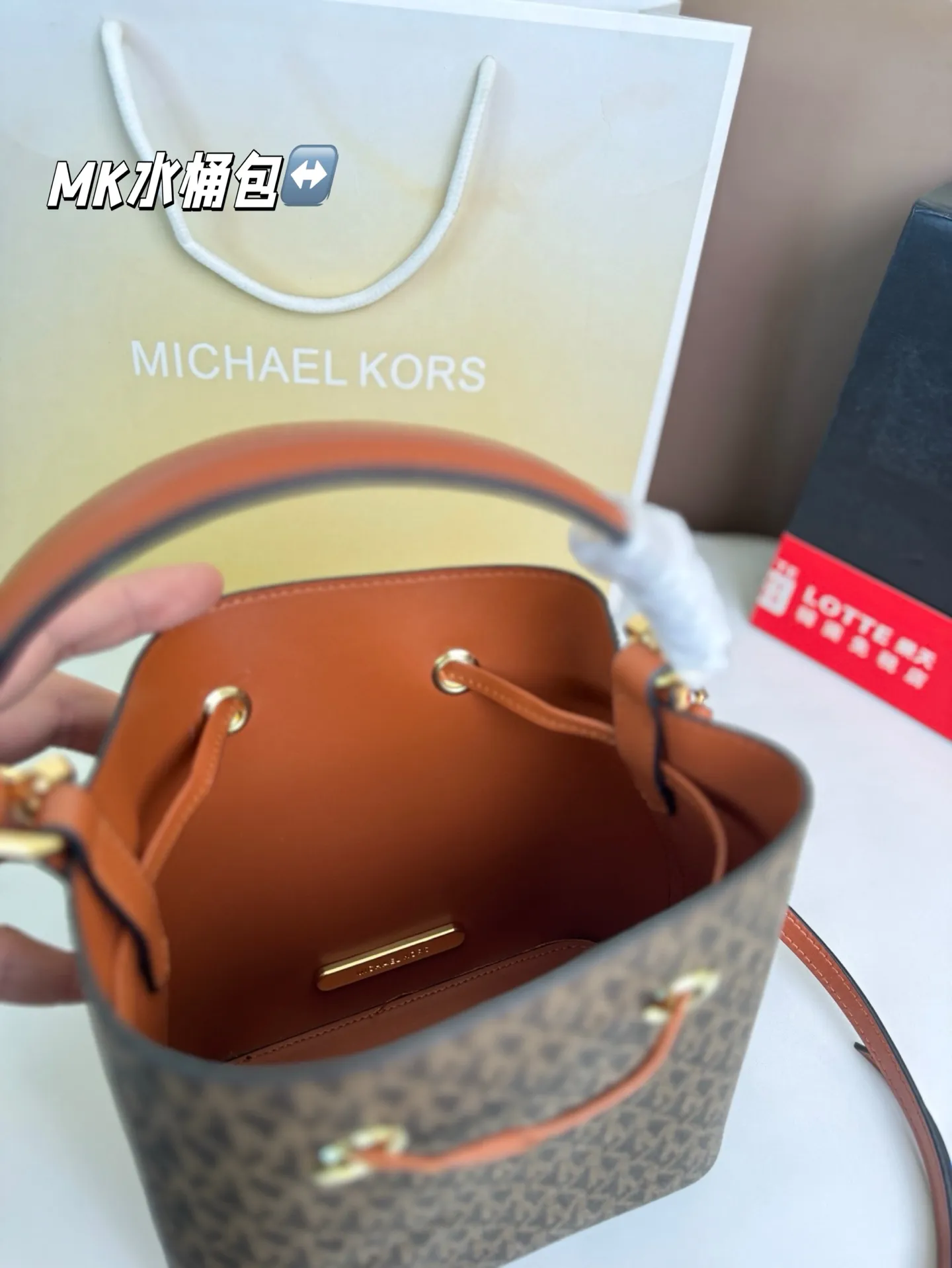 P135 配折叠盒子 mk水桶 时尚炸街 商务稳重 通通拿捏。一年四季都能打Mercer系列一直注重通勤实用！尺寸 17*19