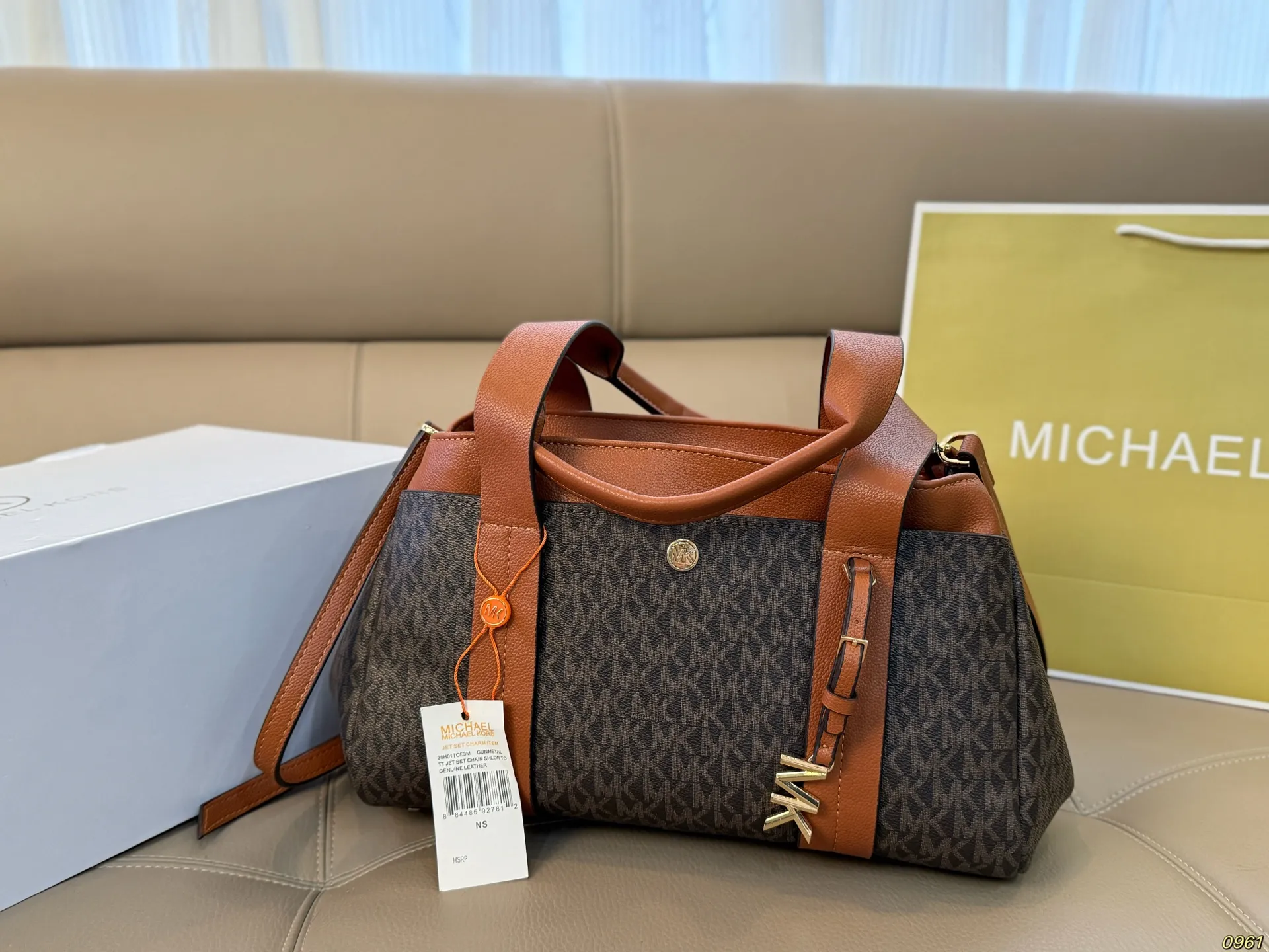 ¥165折叠盒 MK手提包托特包 简直无法拒绝 超显气质 高级感十足 集美必入款 尺寸32 18